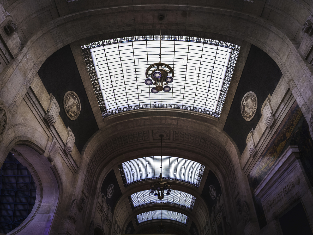 19、20世纪中西方建筑在建筑内部布局装饰上的异同点不少于1500字