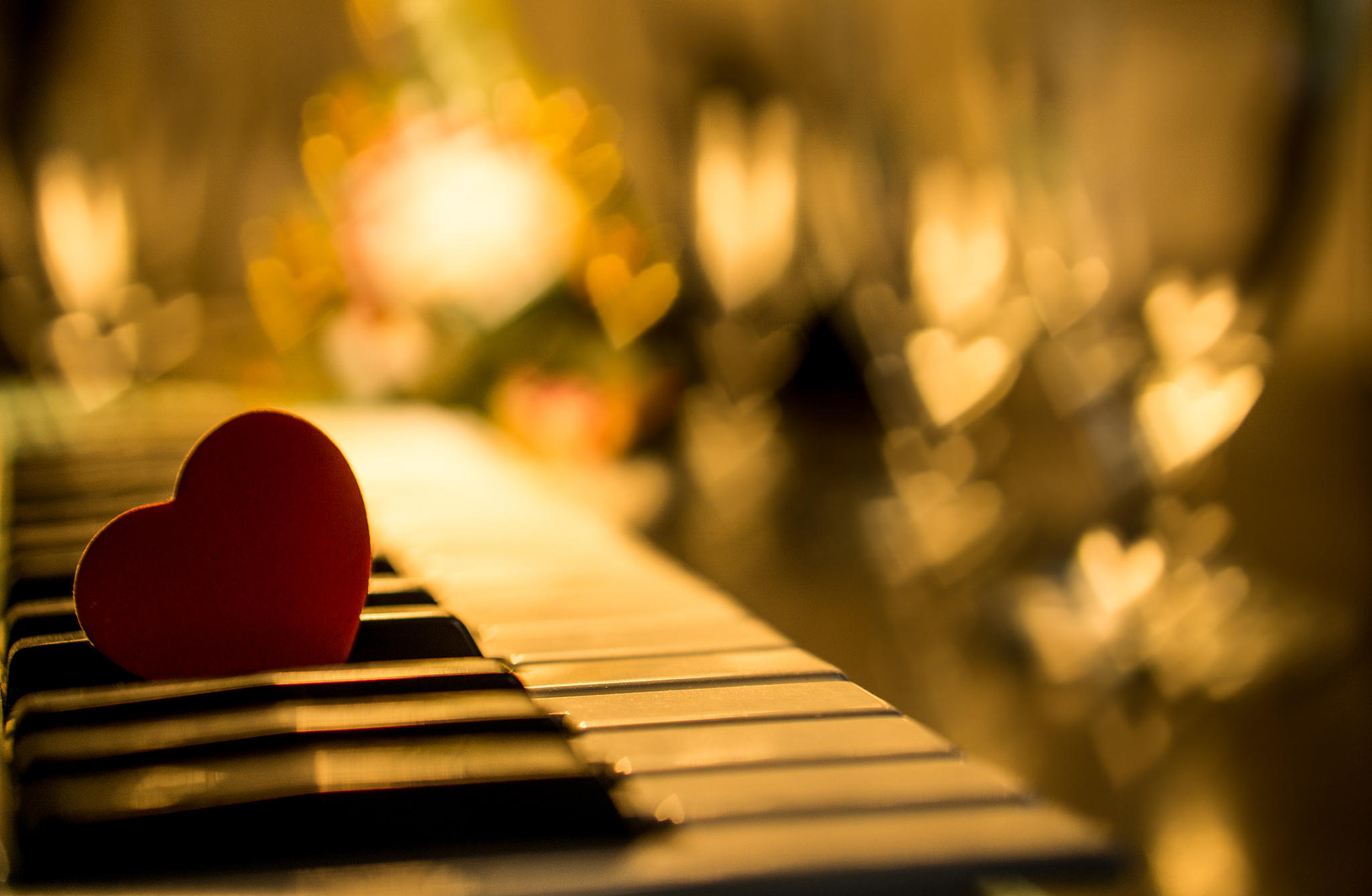 翻译：A broken heart A sad ending to a love affair That’s something most of us have experienced or probably will After all it’s part of human life; needed at least one time to become more fully adult But