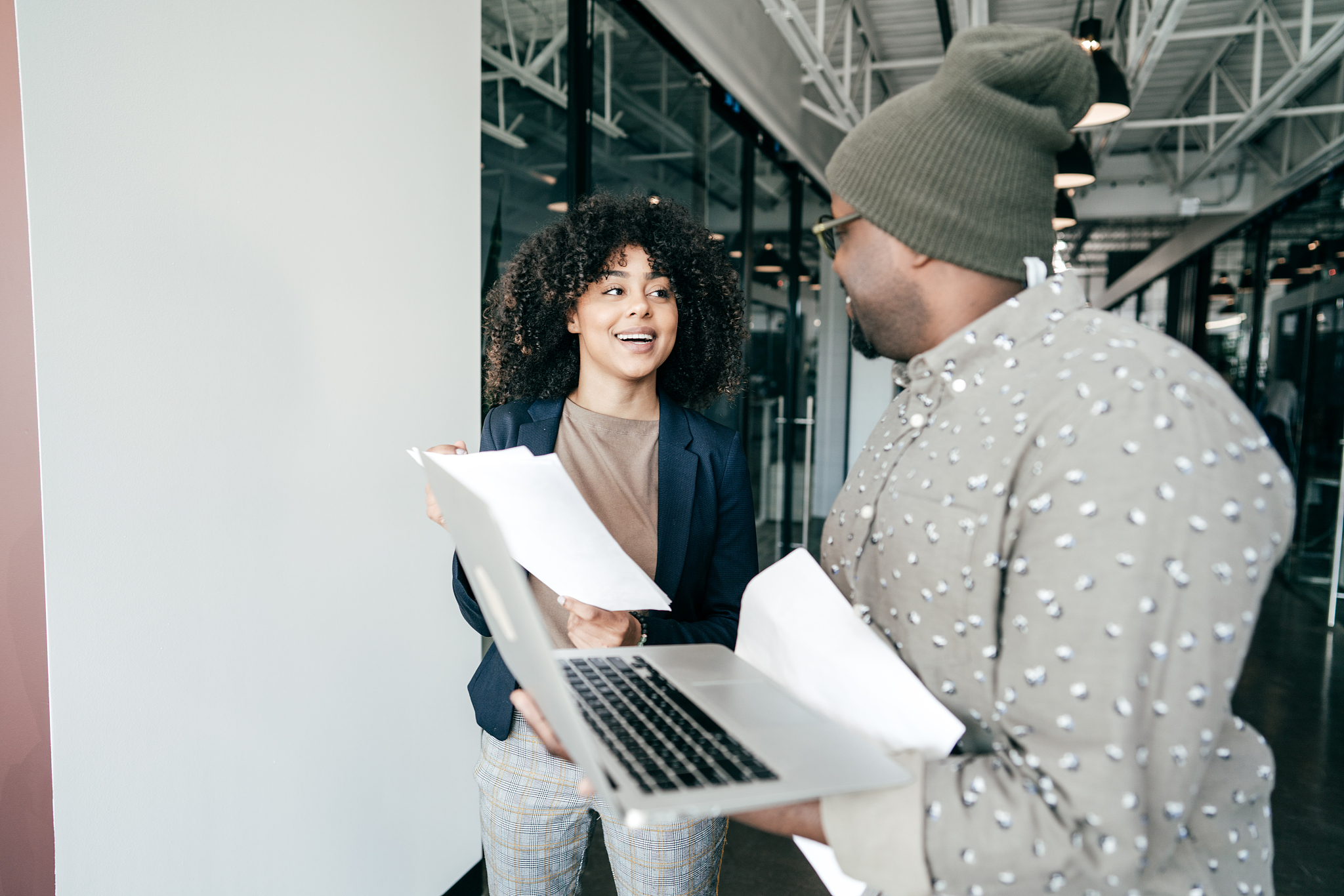 青年律师沟通技巧提升指南：从口头表达到社交媒体