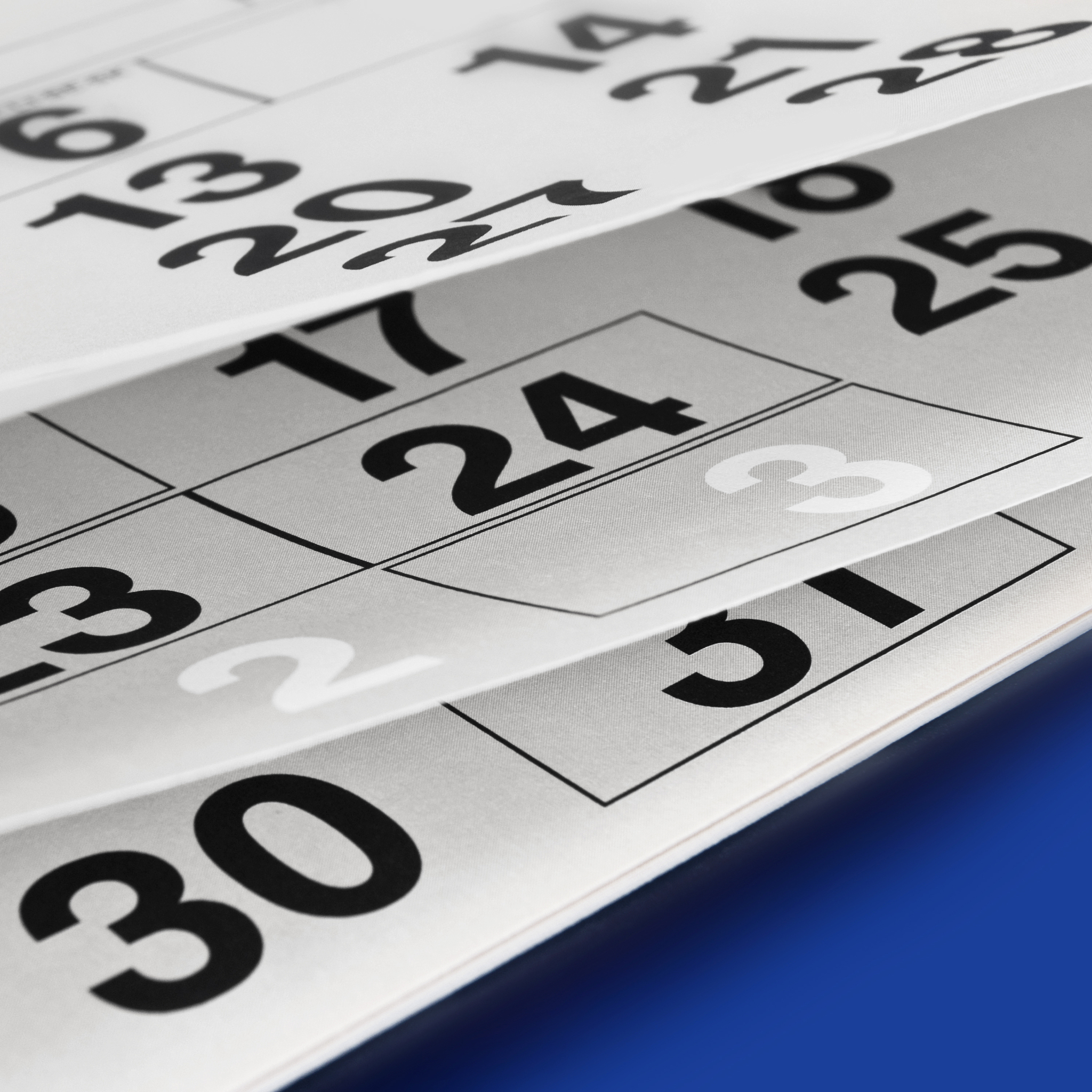 输入第一行包含整数m、n和k它们是日历的大小和其中不吉利的天数1≤mn≤30000；0≤k≤60000。在下面的k行中不吉利日以成对形式给出xiyi其中xi是不吉利日所属的周数yi是本周内的天数1≤xi≤m；1≤yi≤n。每一个不吉利的日子在输入中只给出一次。输出输出Vas-Vas生命中白色条纹的数量。时间复杂度为 Omn+k。用Java写出以上程序