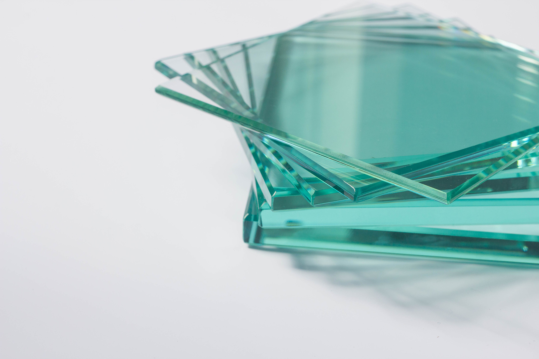 glass factory produces a variety of transparent glass thicknesse