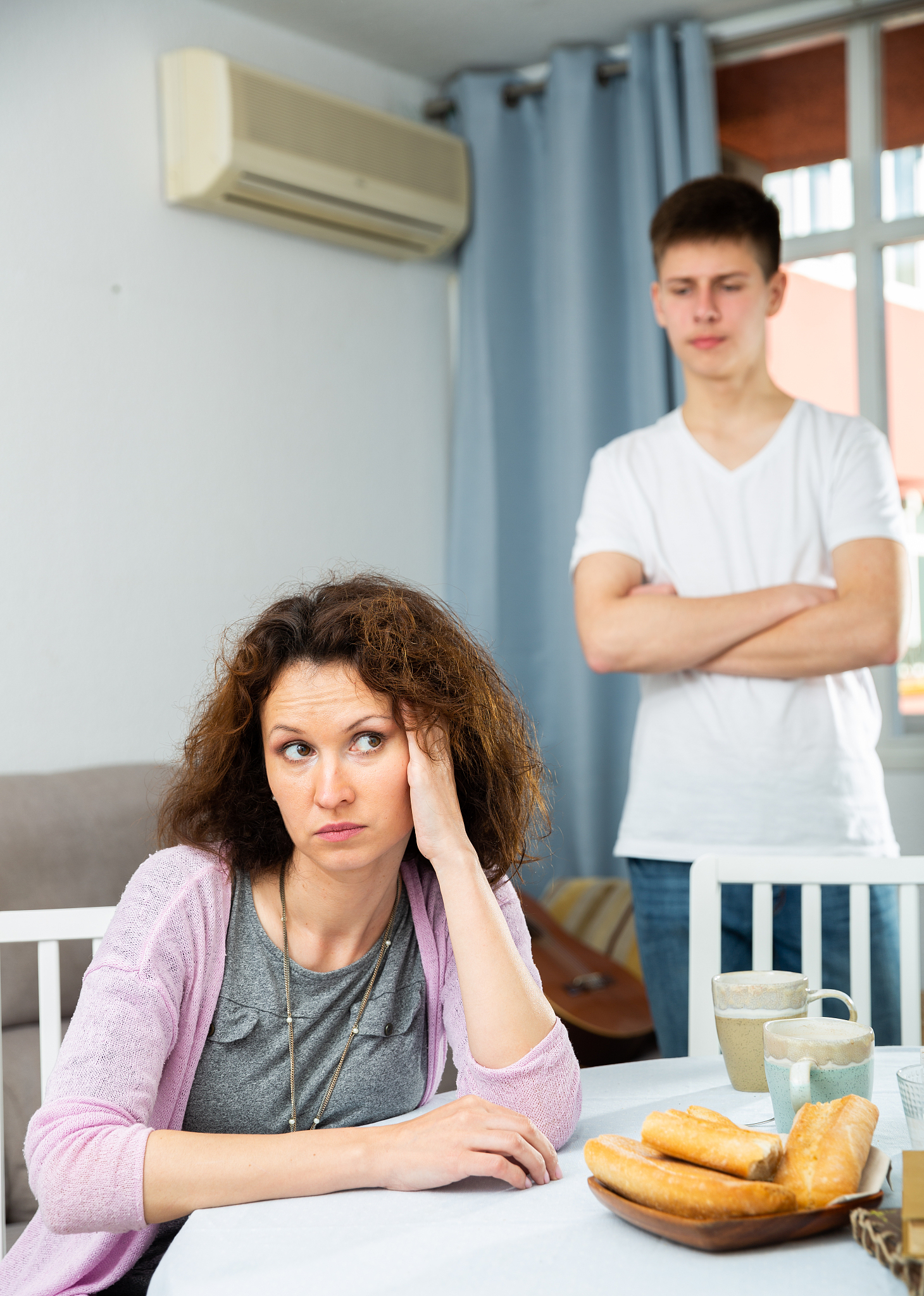 儿子十四岁就谈恋爱真不知道怎么出管他