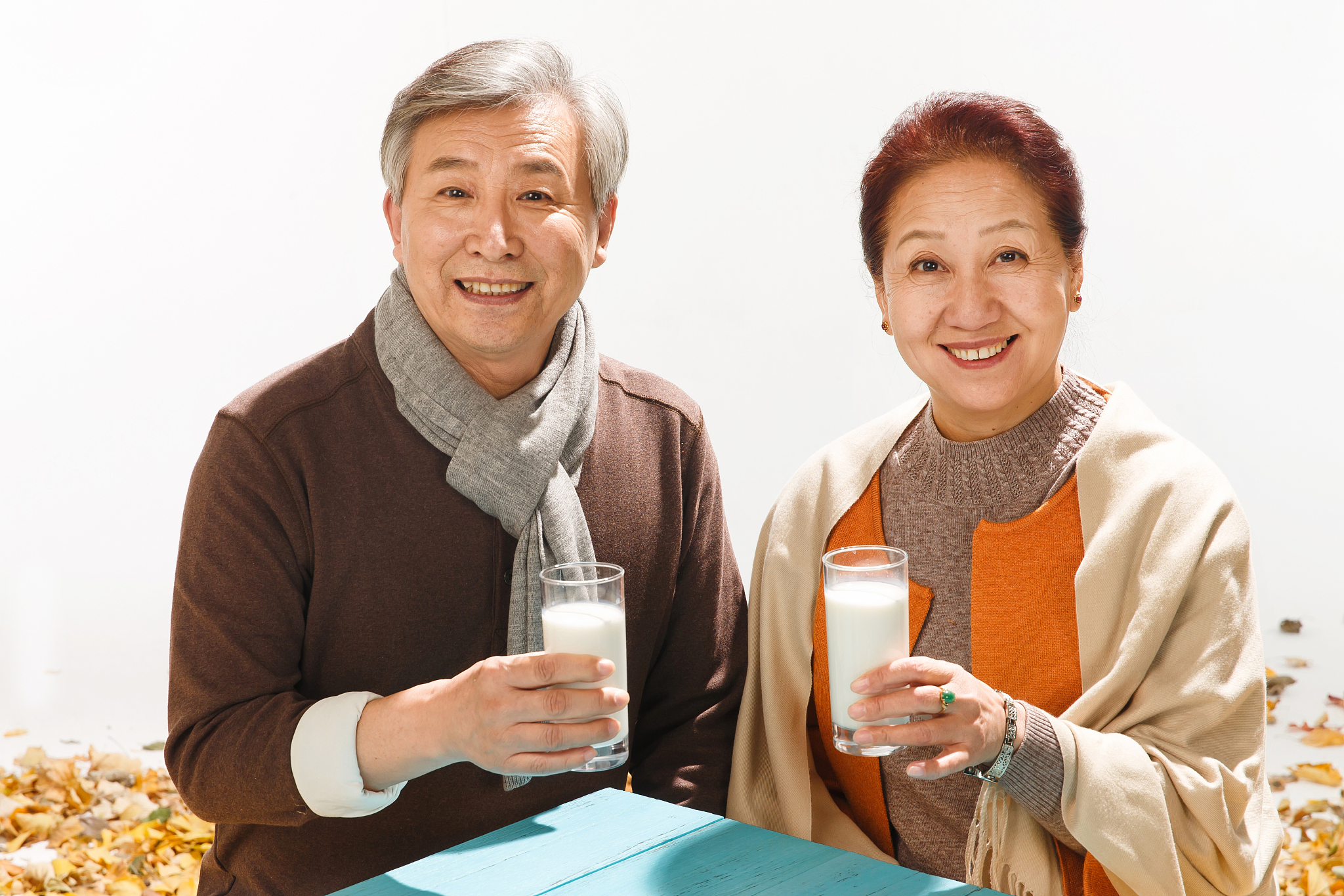 老年人长期喝奶粉好吗？