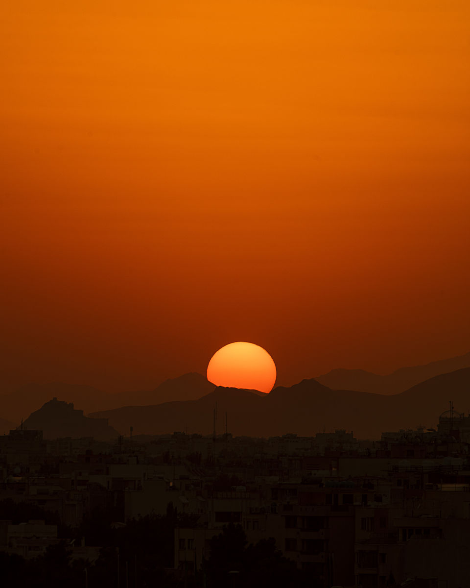 朝霞和晚霞：日出日落的美丽景象 - 300字详细解读