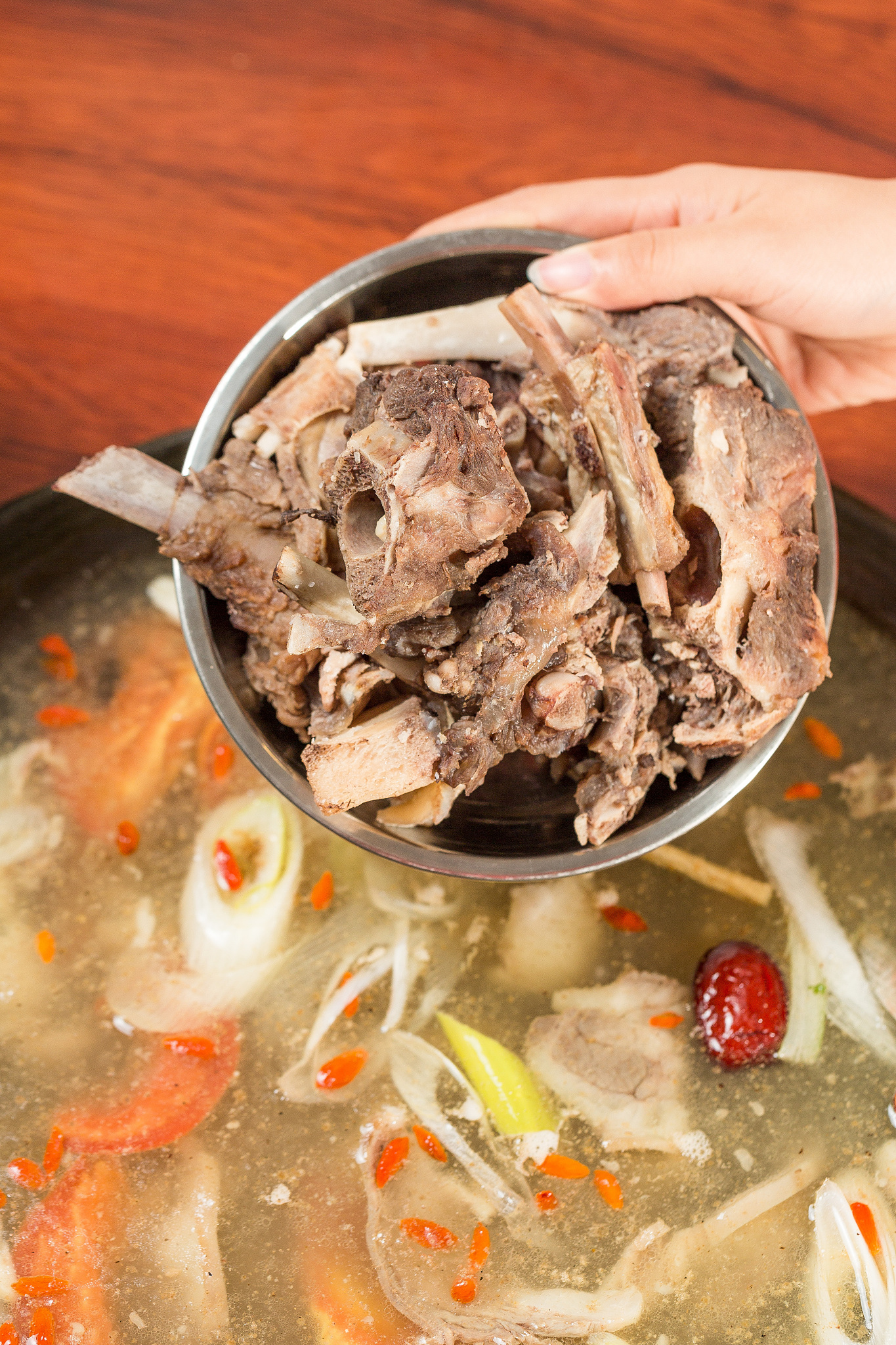 请650字的博客文章主题是：羊肉火锅最正宗的做法