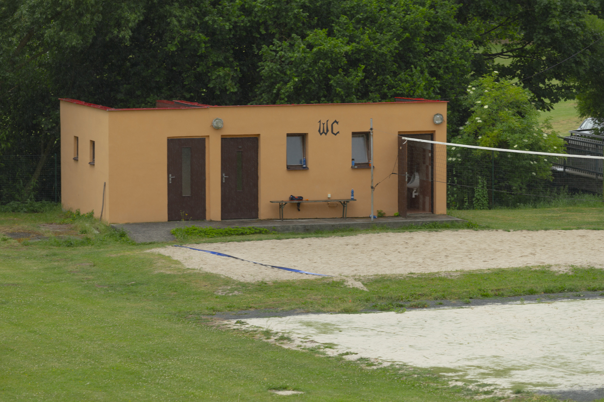 古村落生态公厕设计：'绿林'主题，回归自然