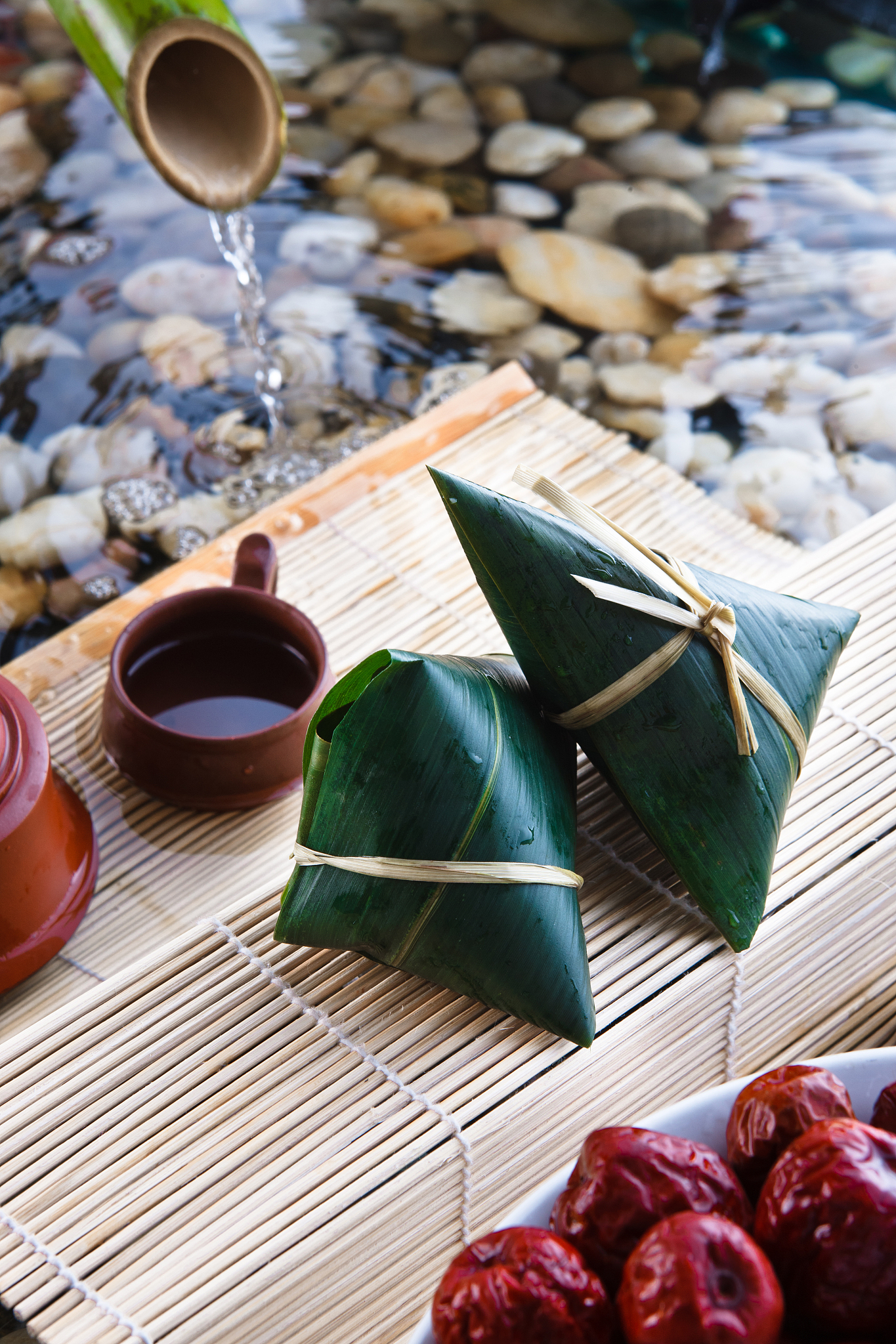 南方粽子vs北方粽子：外形、口感、包料大比拼