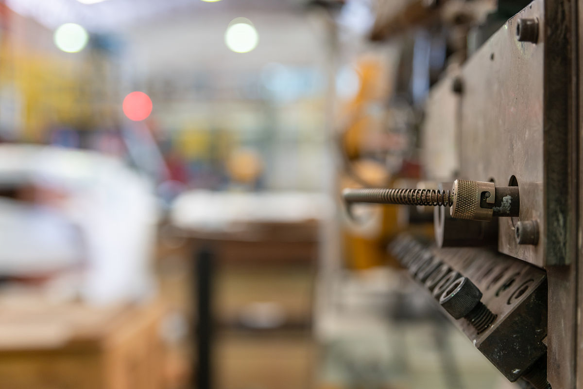 #include reg52h#include onewirecsbit S4 = P3^3;#ifndef _ONEWIRE_H#define _ONEWIRE_H sbit DQ = P1^4; unsigned char Read_tempvoid; #endif unsigned char temp=0; unsigned char code SMG_NoDot18 = 0xc00xf