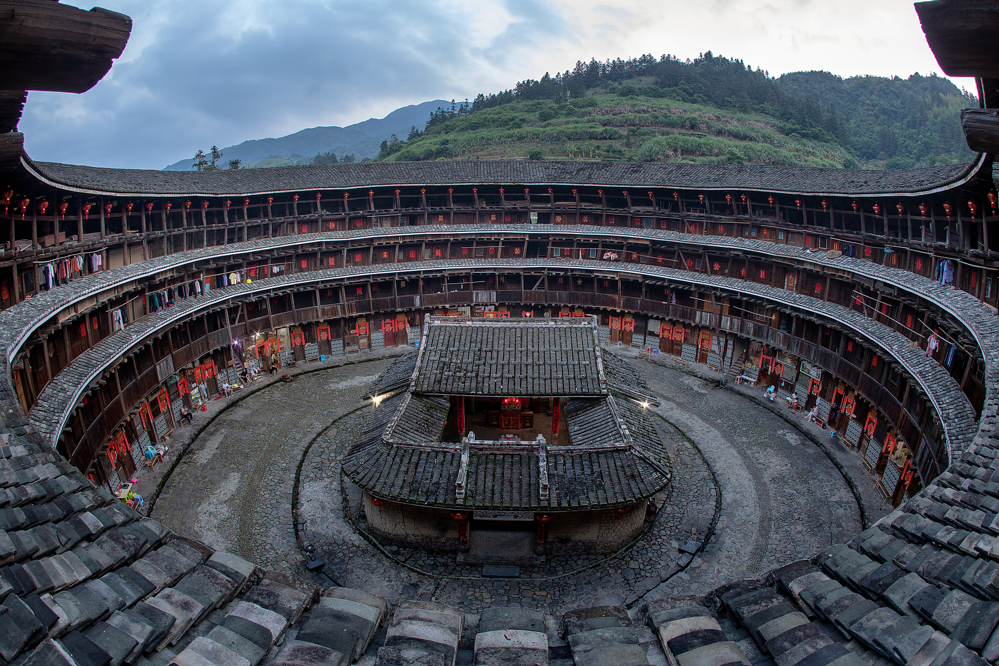 林雅湖旅游攻略：探秘湖光山色，体验福建土楼文化