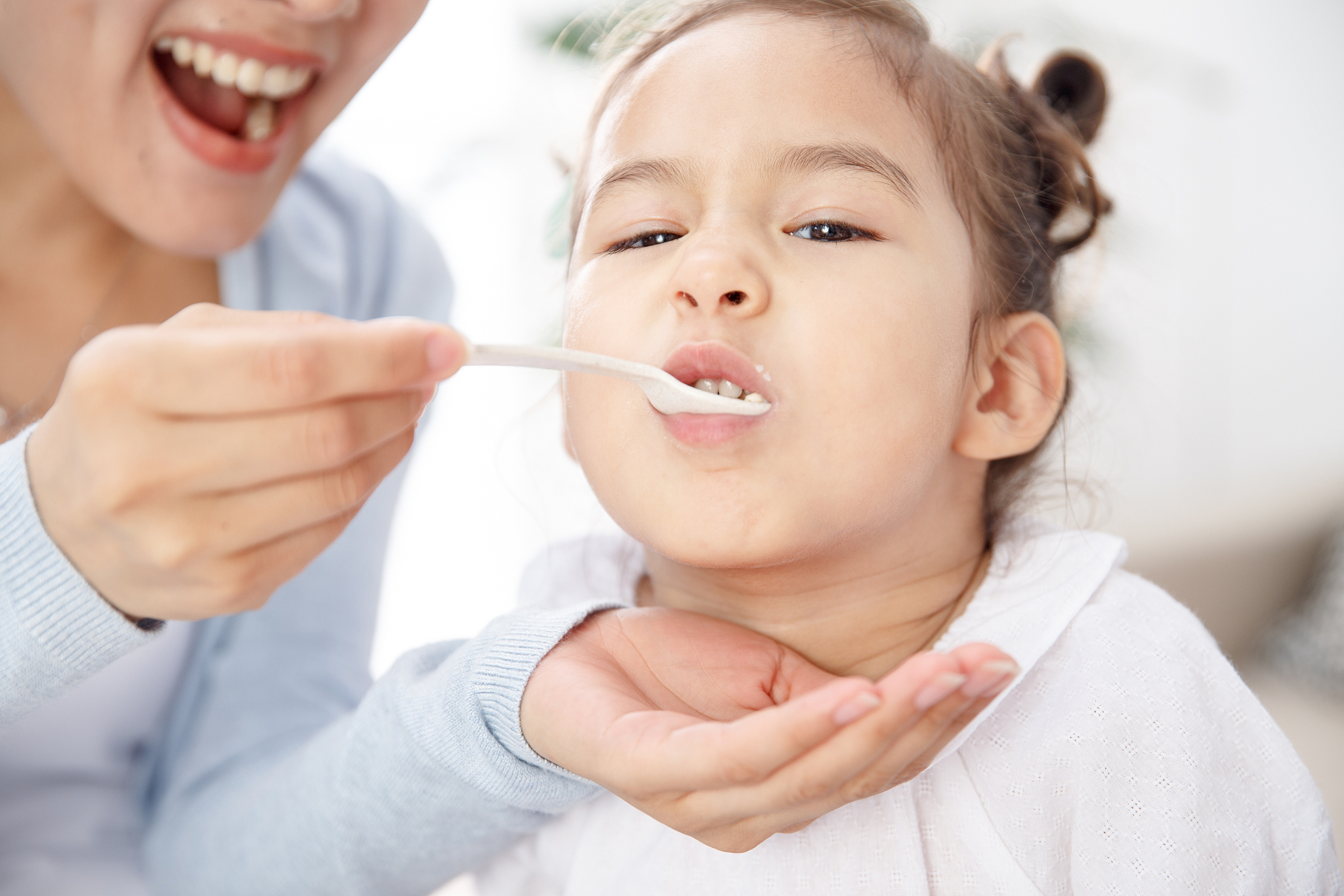 我需要你作为一名SEO帮助我把对应的关键词变为包含多个需求且吸引人的SEO长标题但要注意长标题不可以是疑问句以下是内容：宝宝怎么清洁牙齿最好