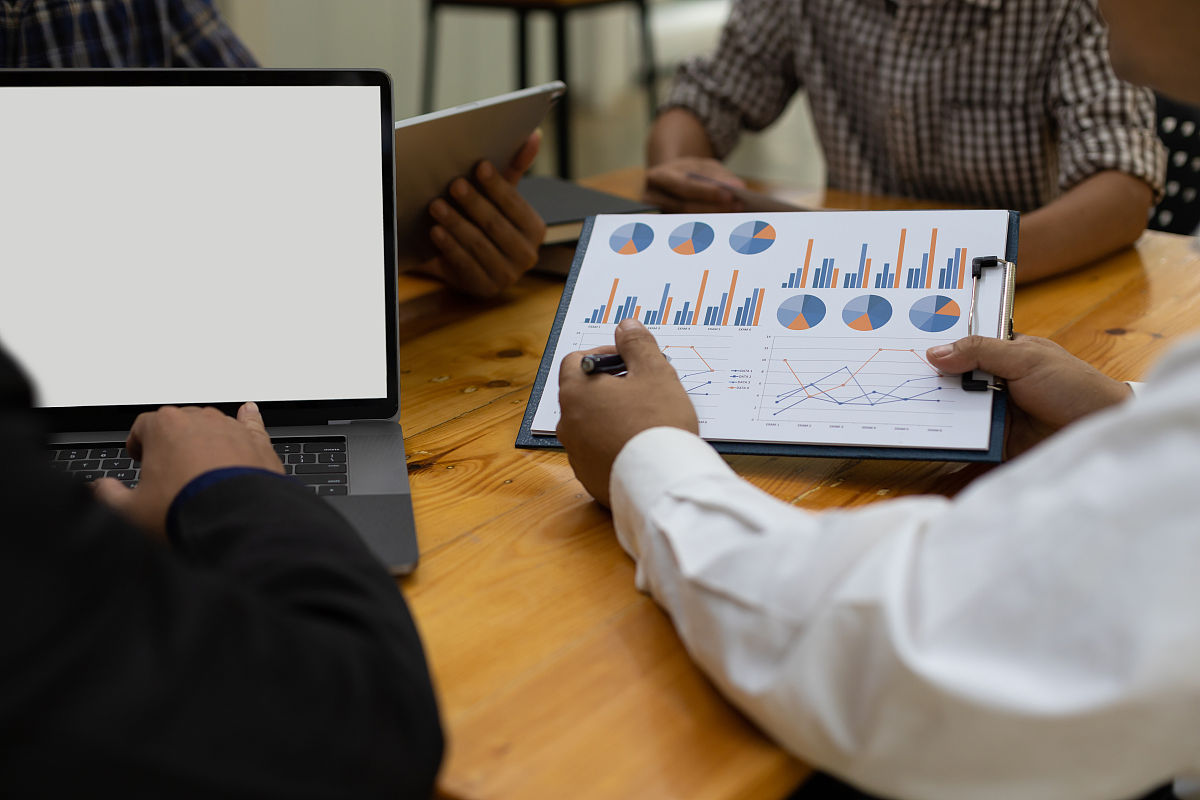 分析结果层面中如何健全评估体系和提供培训保障