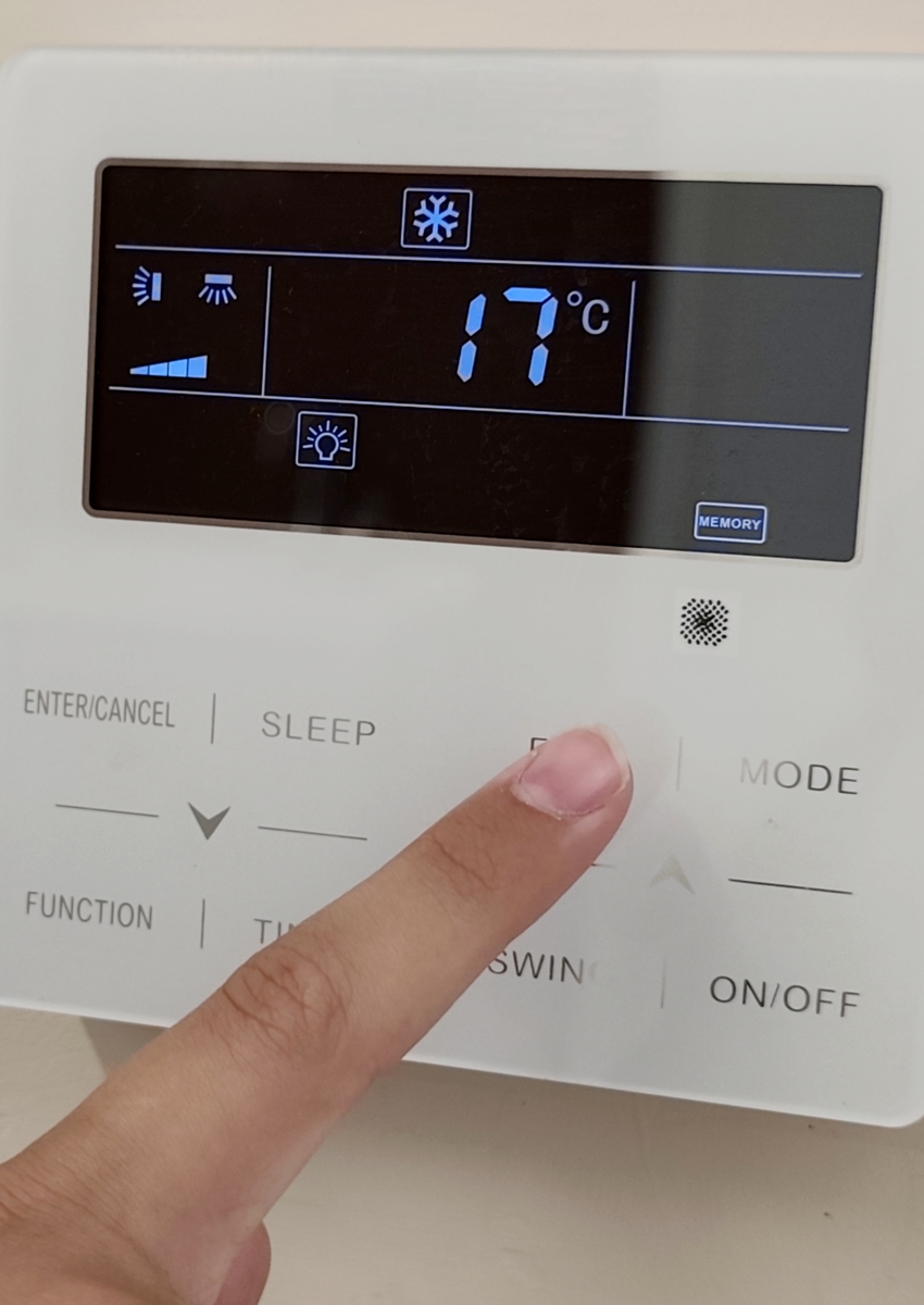 代码修改只显示修改部分：#ifndef USERSWIDGET_H#define USERSWIDGET_H#include QWidgetnamespace Ui class UsersWidget;class UsersWidget public QWidget Q_OBJECTpublic explicit UsersWidgetint useridQWidget parent