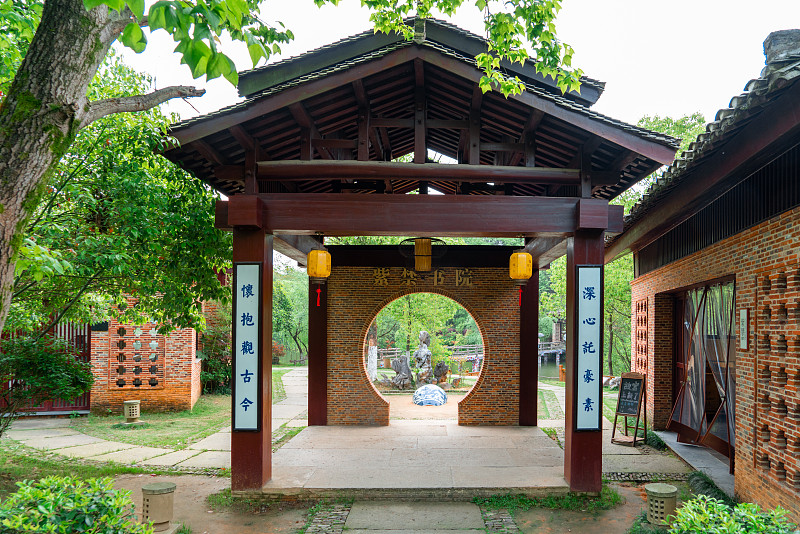 贵港市港南区城区旅游配套设施升级，打造舒适便捷旅游体验