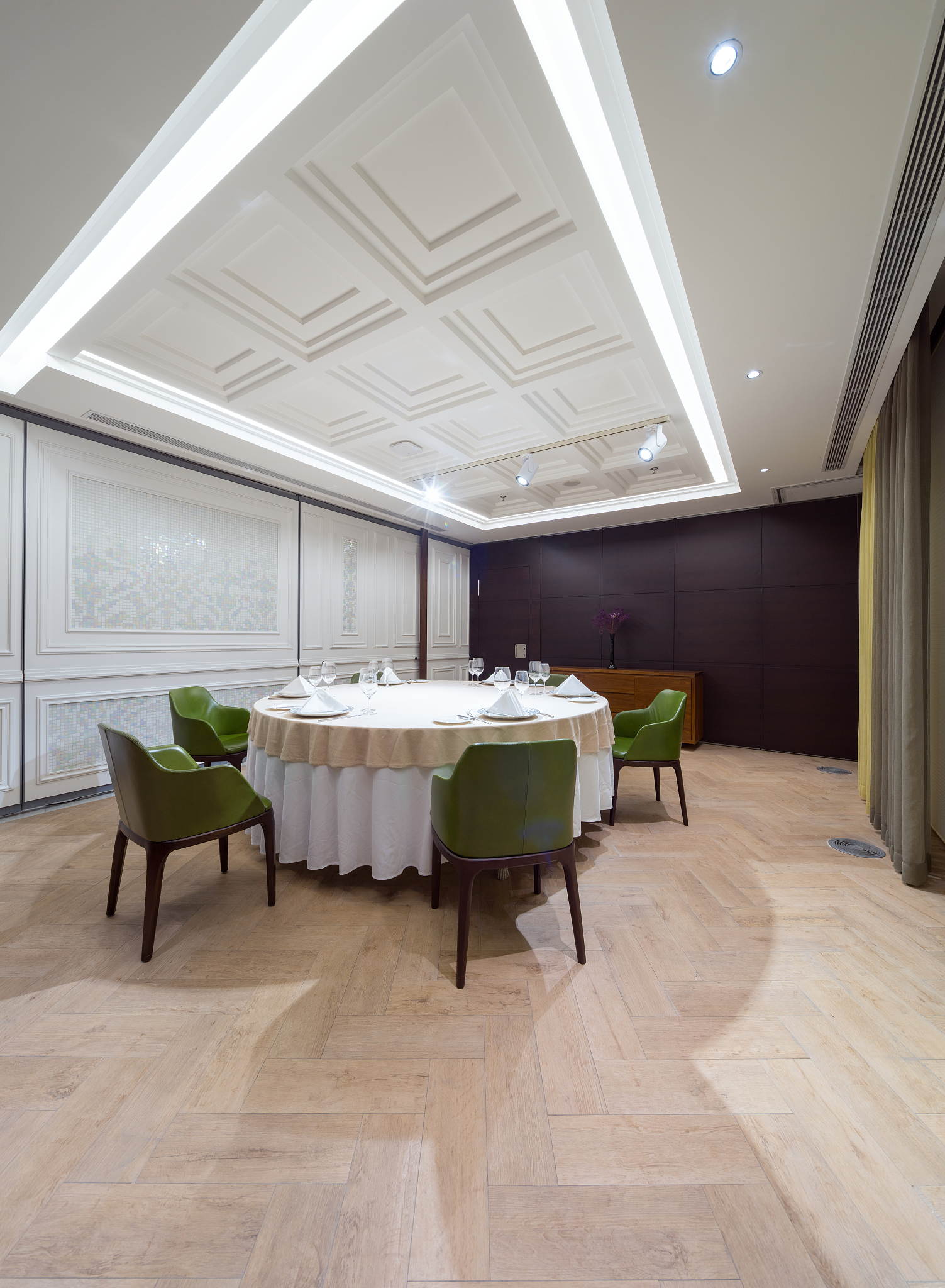 蜂窝大板好还是集成吊顶好