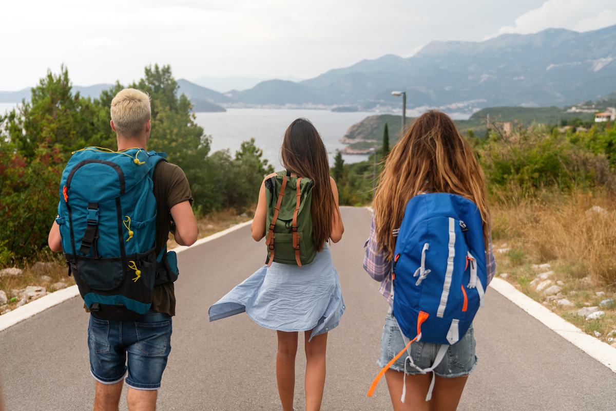 请用英语专业八级的水平翻译这段话多用从句注意过渡词和衔接词的使用越来越多的中国年轻人正对旅游产生兴趣这是近年来的新趋势。年轻游客数量的不断增加可以归因于他们迅速提高的收入和探索外部世界的好奇心。随着旅行多了年轻人在大城市和著名景点花的时间少了他们反而更为偏远的地方所吸引有些人甚至选择长途背包旅行。最近调查显示很多年轻人想要通过旅行体验不同的文化丰富知识拓展视野。