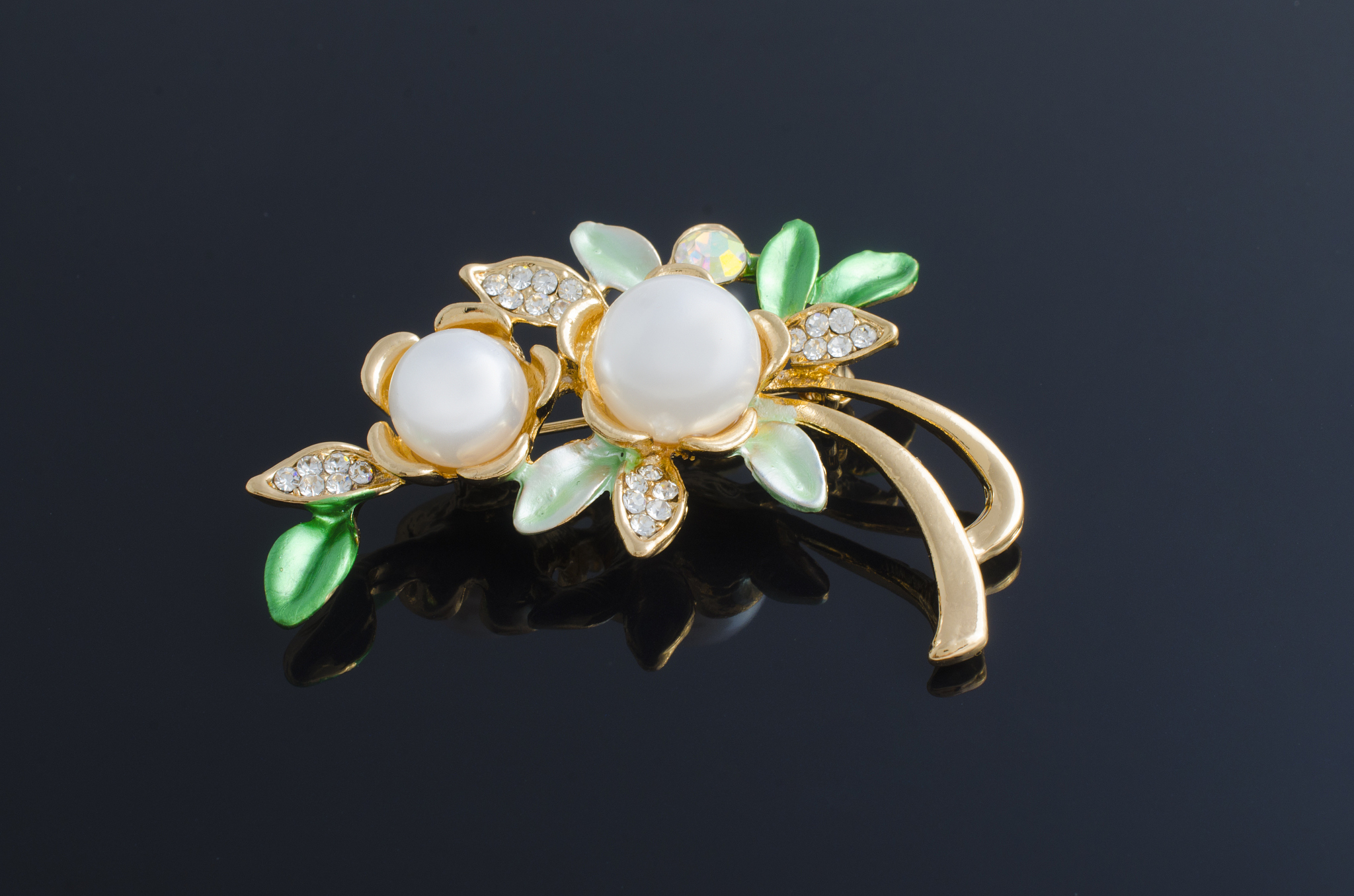 Write a 1000-2000 character product description for an Amazon listing sellingbroochIncluding the following keywordsBar pins safety clasp brooch