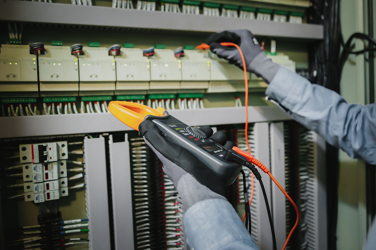 请给一篇《电气自动化在继电保护控制中的应用研究》的摘要