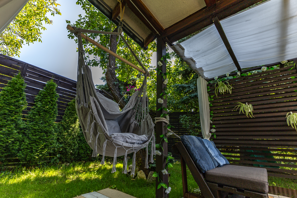 现代简约花园凉亭：遮阳通透，抗风挡雨，一天落地安装，让您拥有属于自己的美好时光