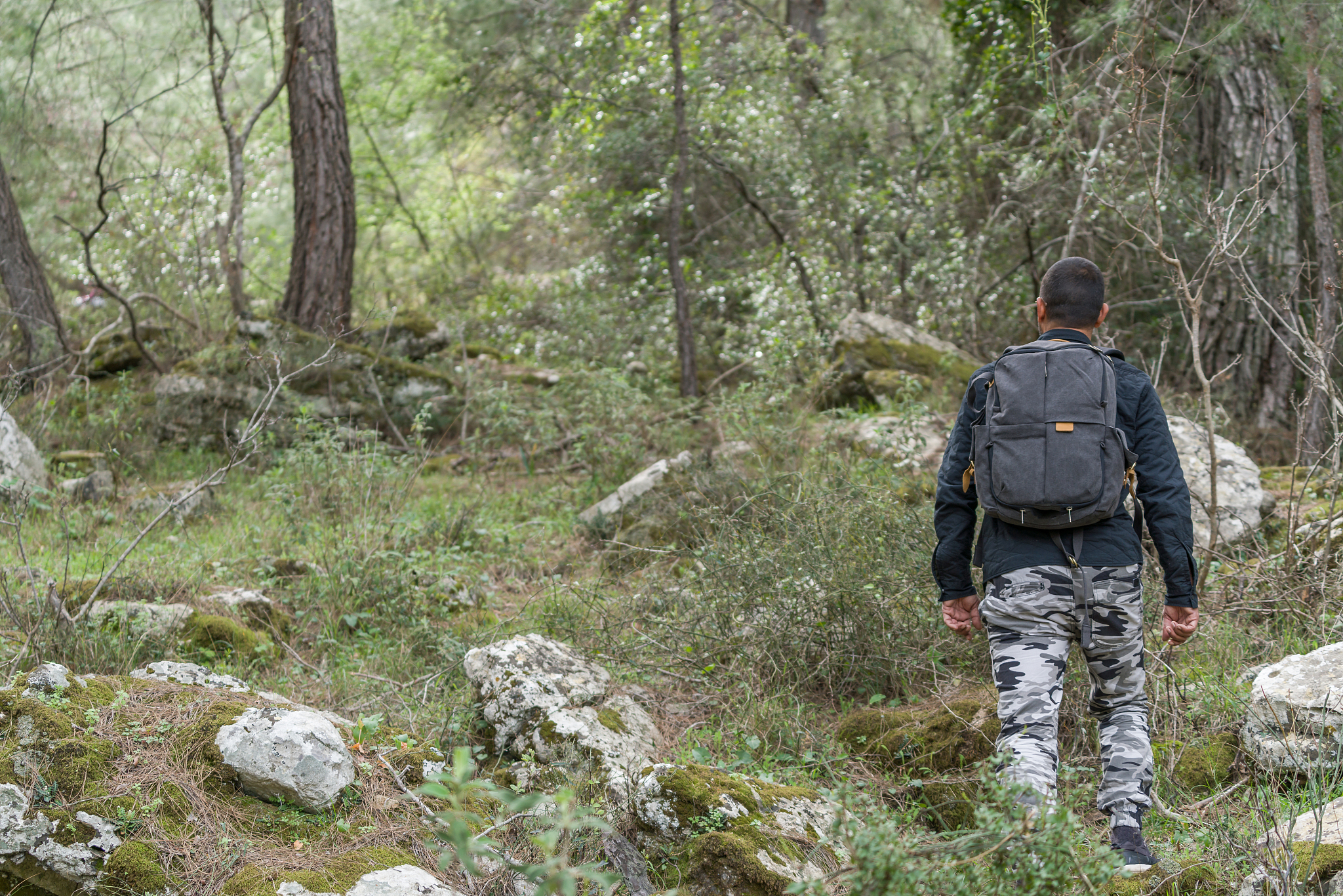 一个人想在人迹罕至的深山长时间独自生活需要什么技能