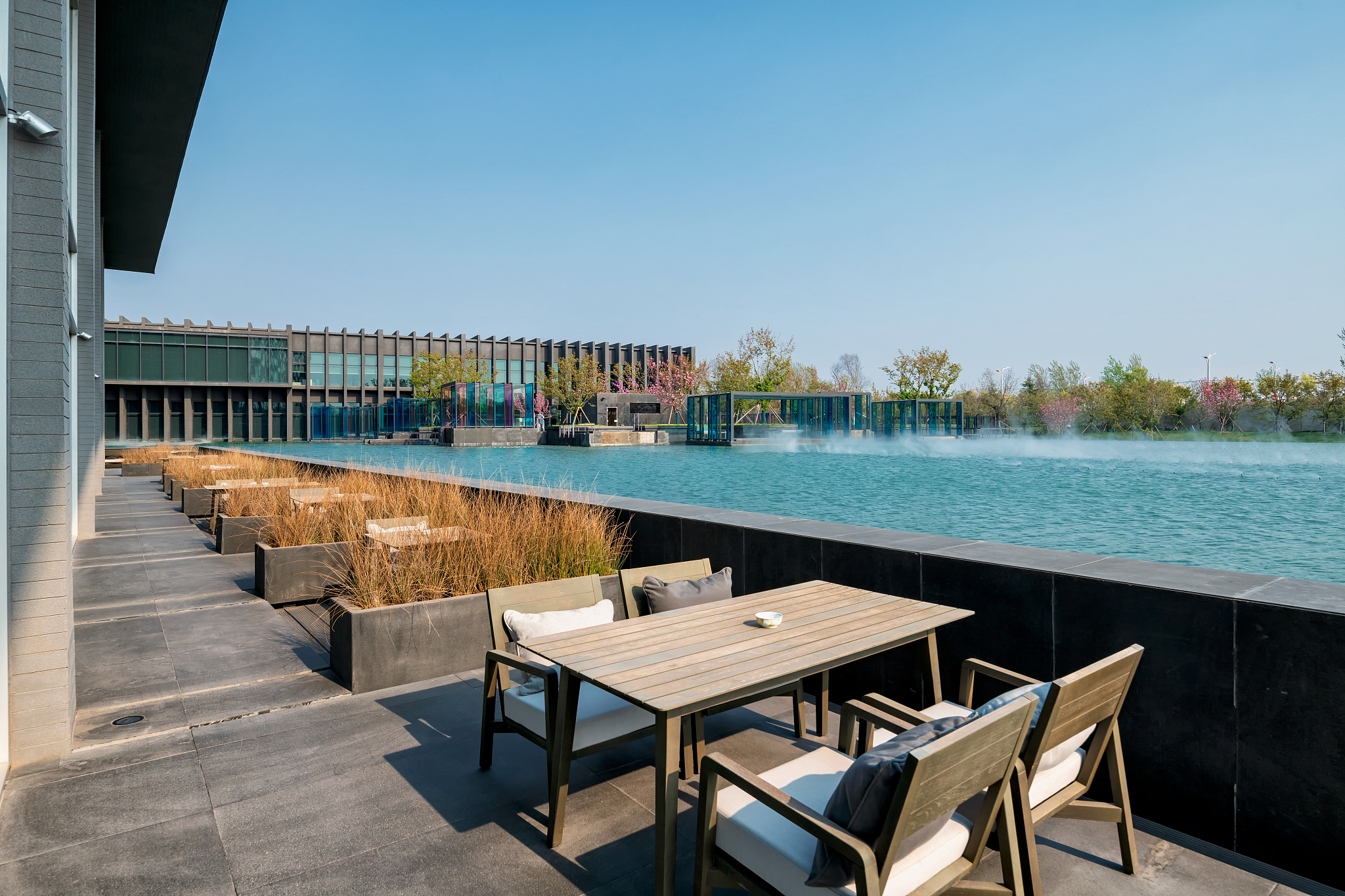 写一个秦皇岛阿那亚的新媒体推广方案