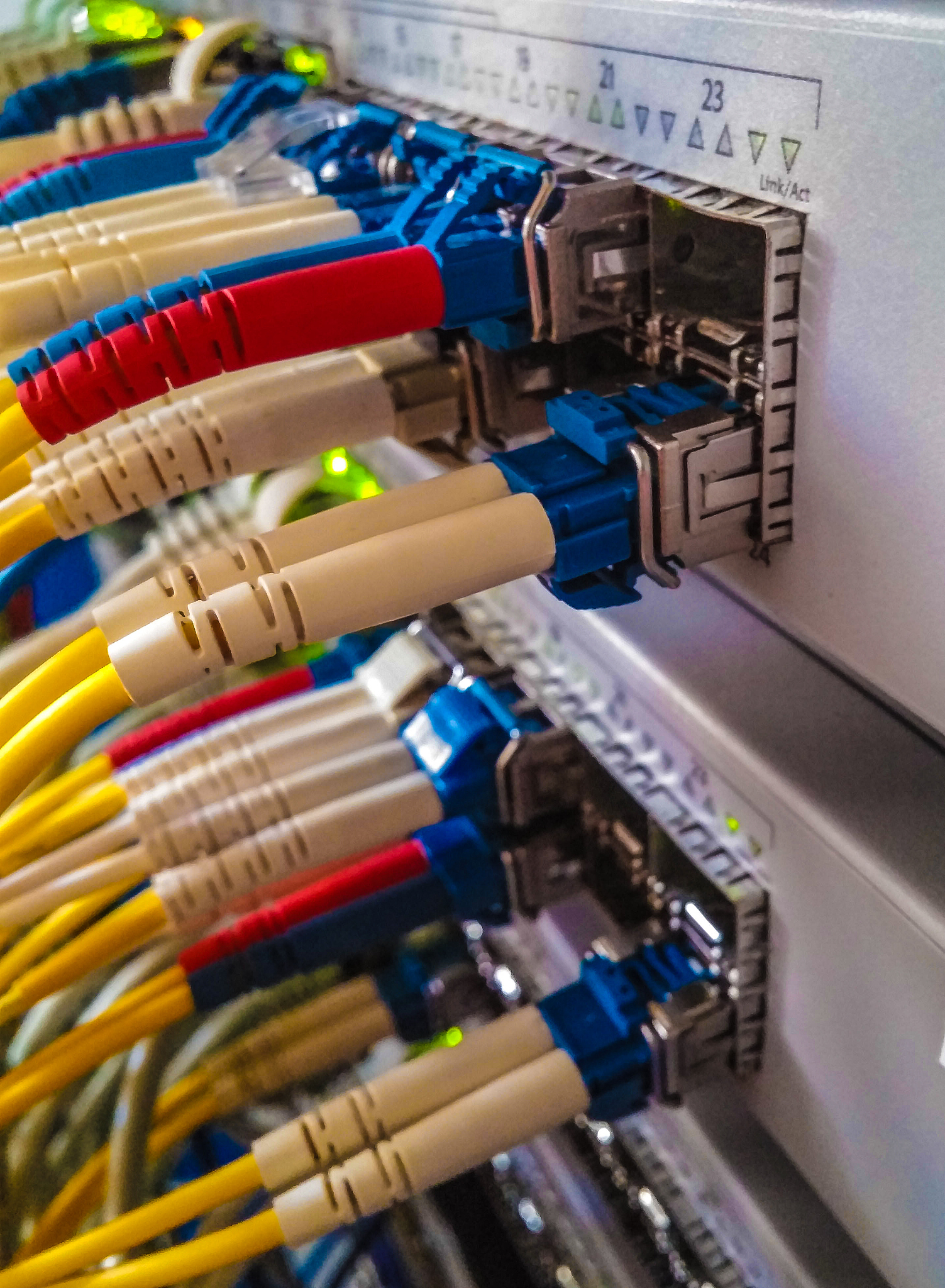 写一篇在立讯高压连接器的故事