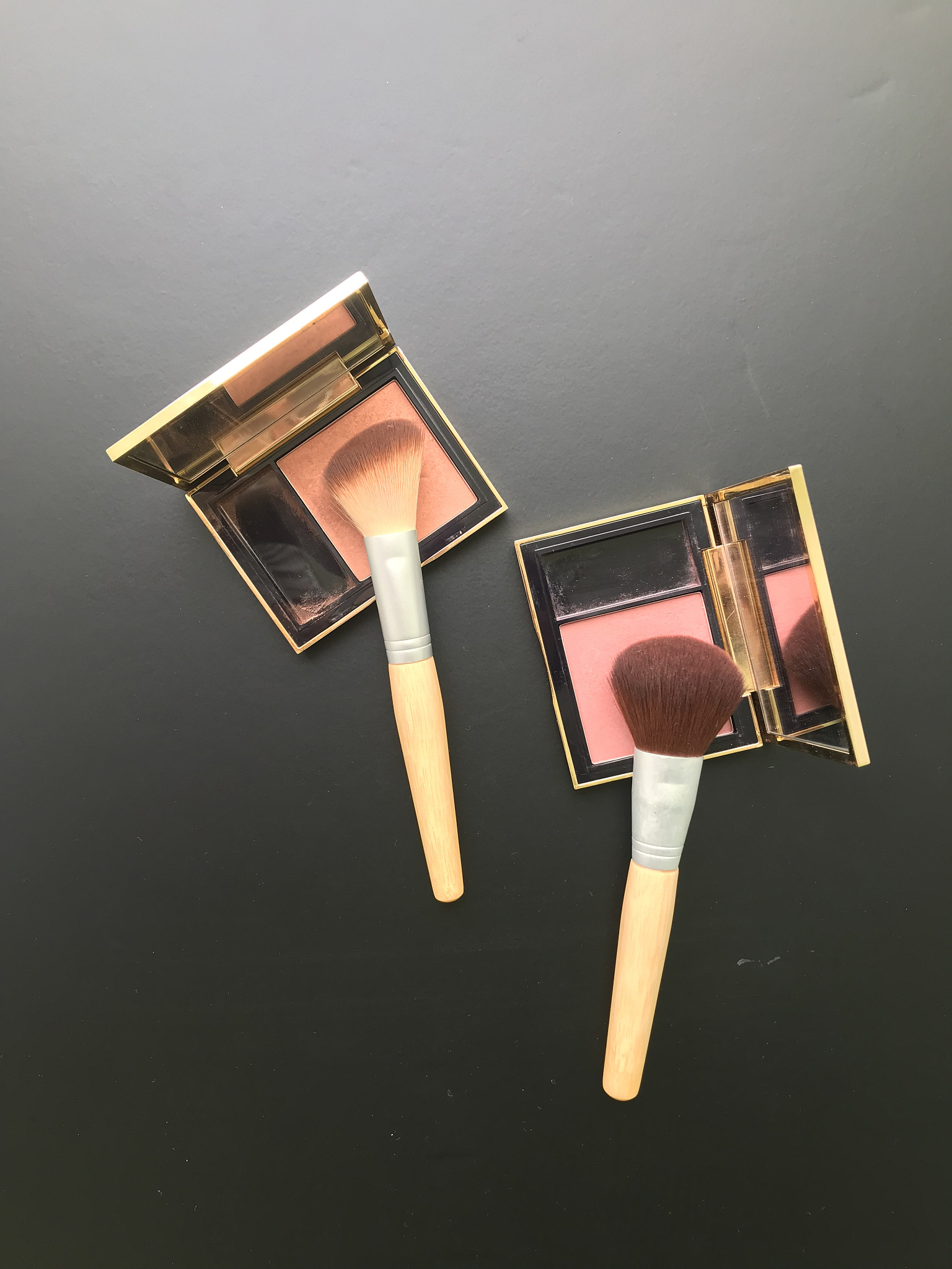 告别卡粉烦恼！这款魔法粉底刷让你拥有婴儿肌！