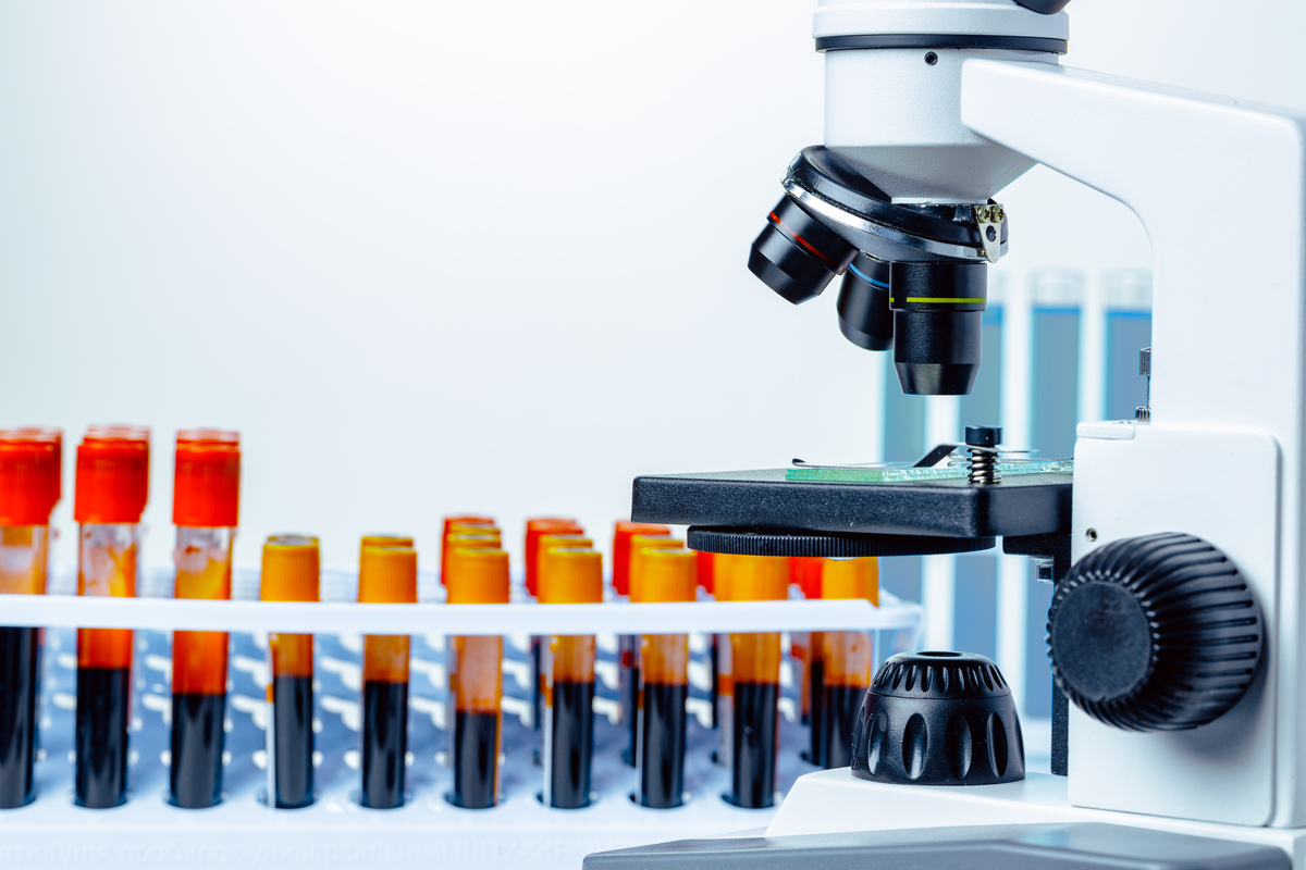 工具显微镜用途：科学研究、医学诊断、教育等