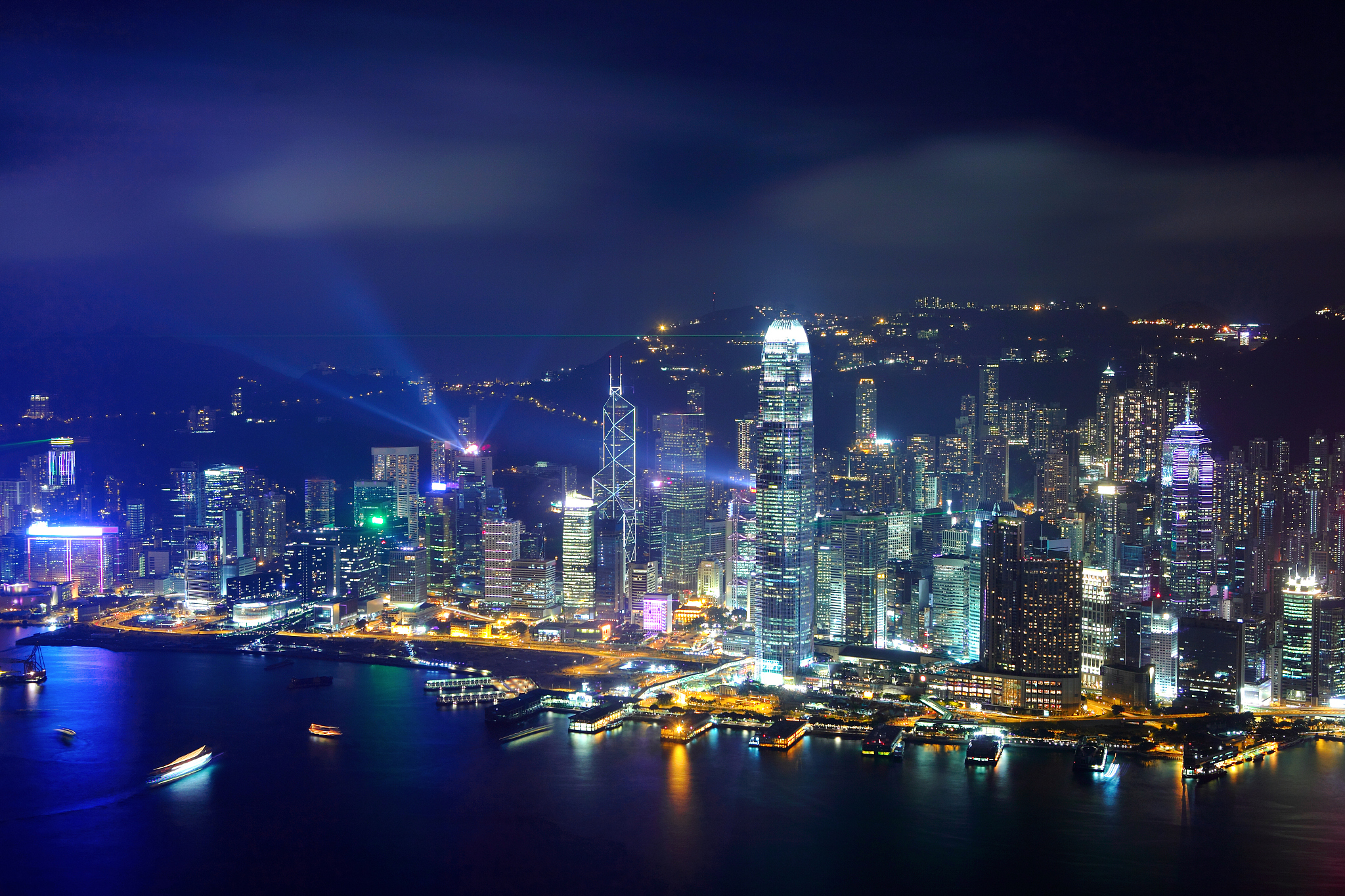 victoria harbor hong kong at night