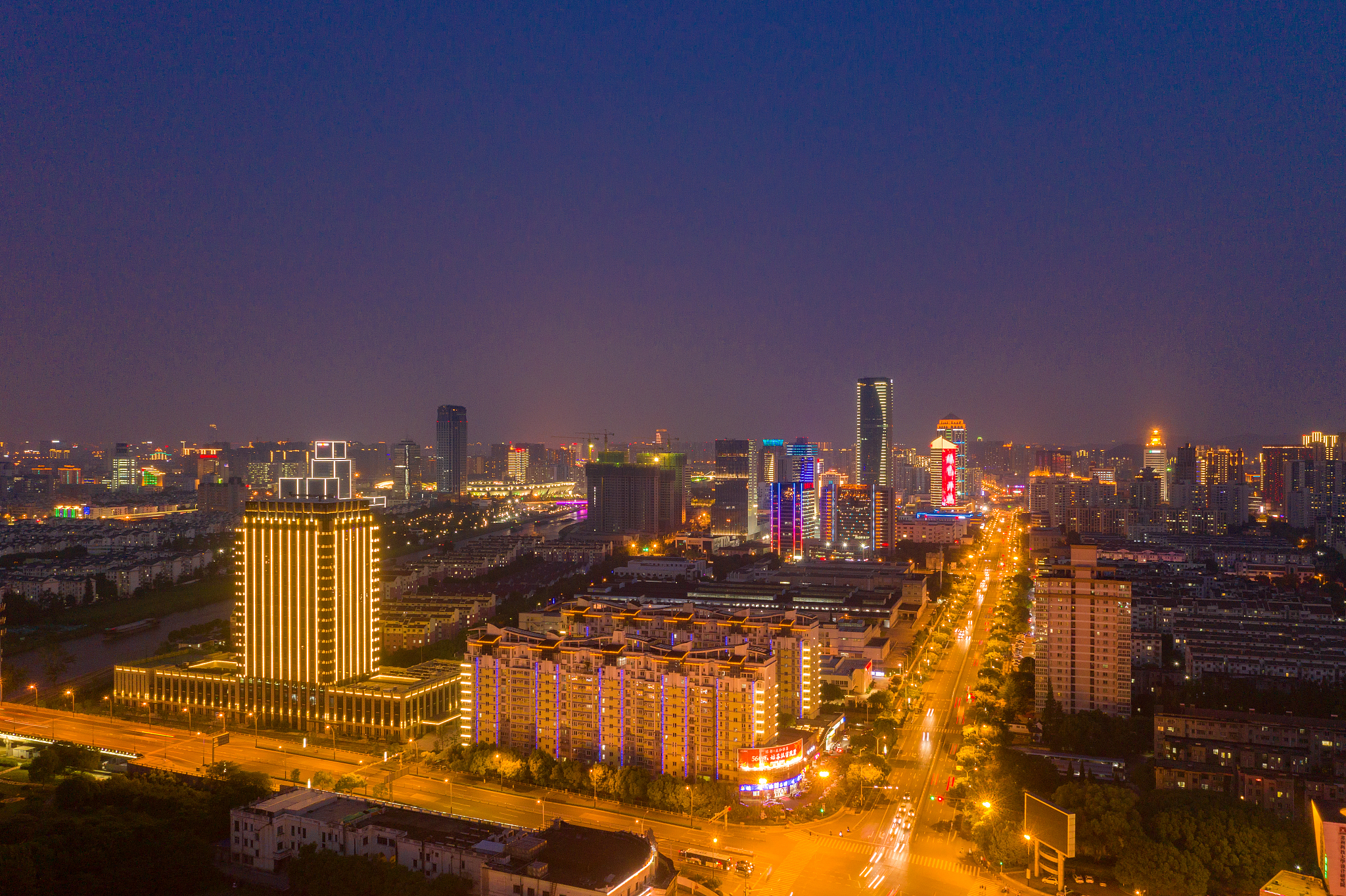 航拍现代城市夜景风光