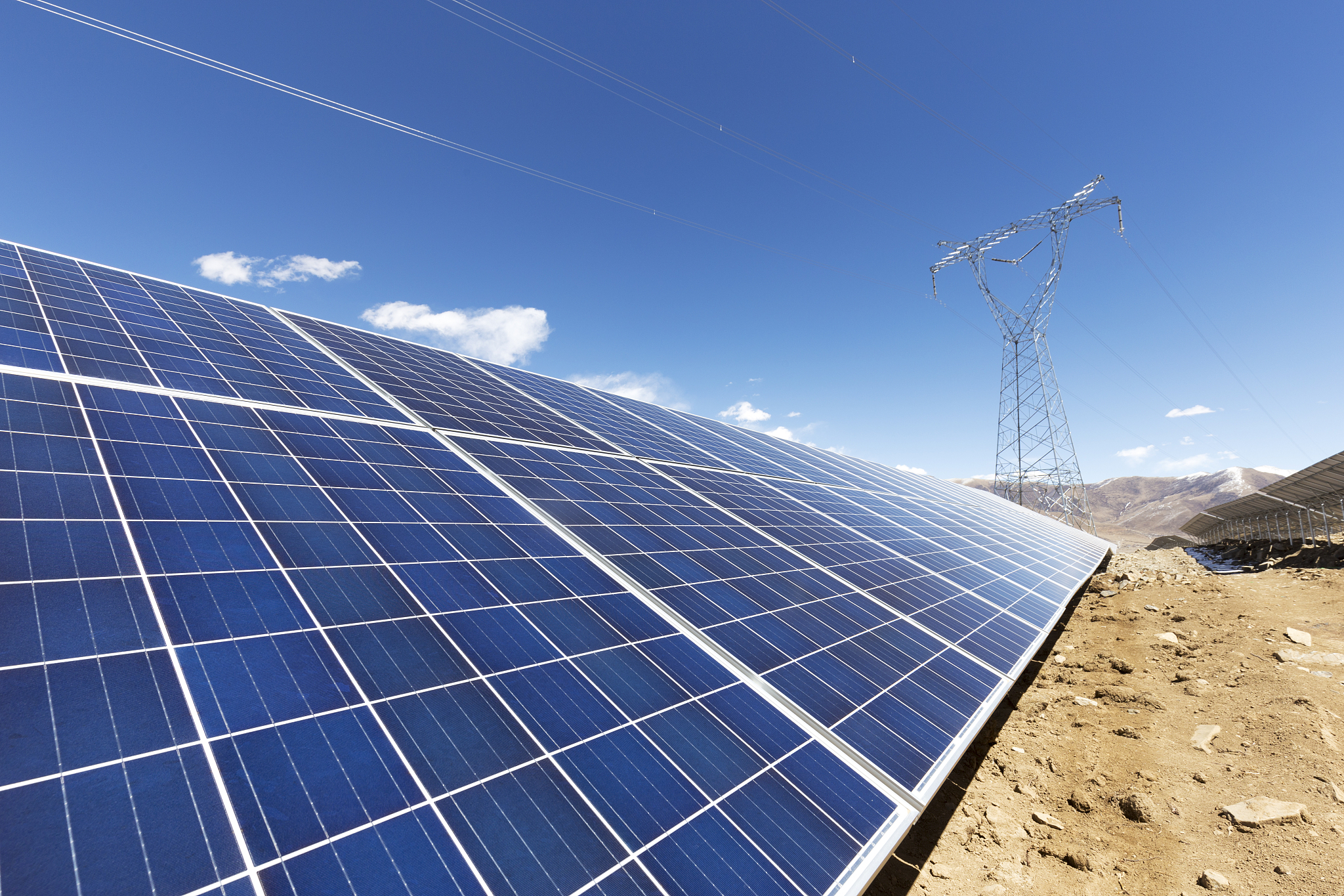 太阳能反应器：原理、种类及应用