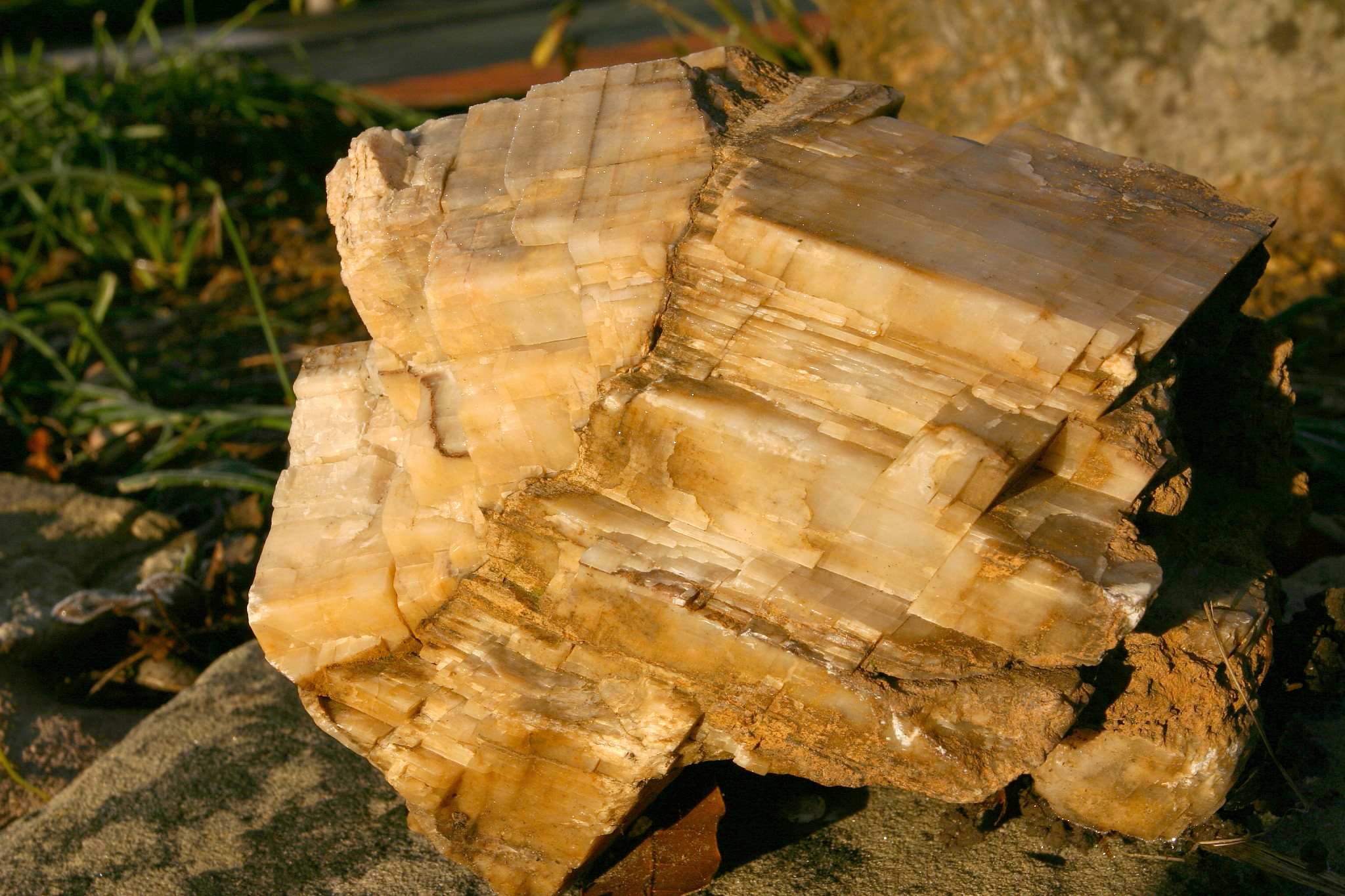 calcite mineral crystal structure