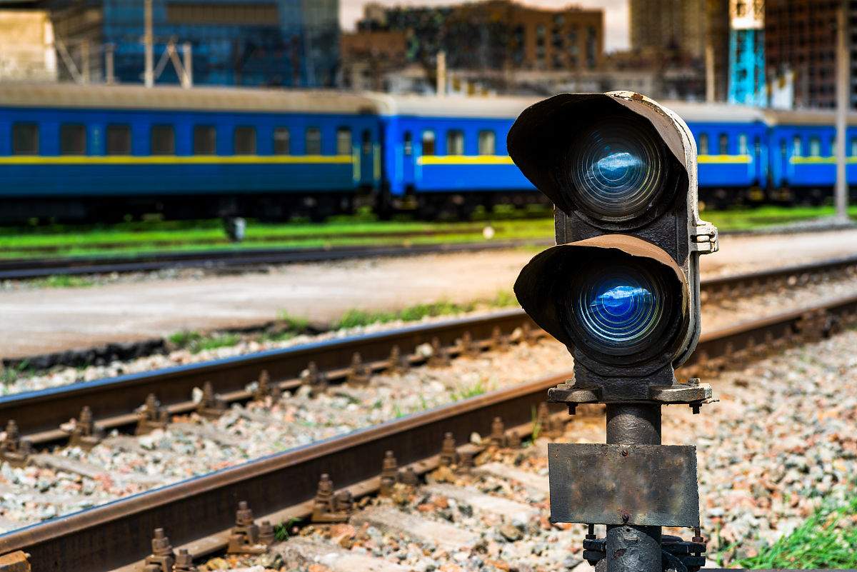 我们看到的铁道信号都是代表什么呢？