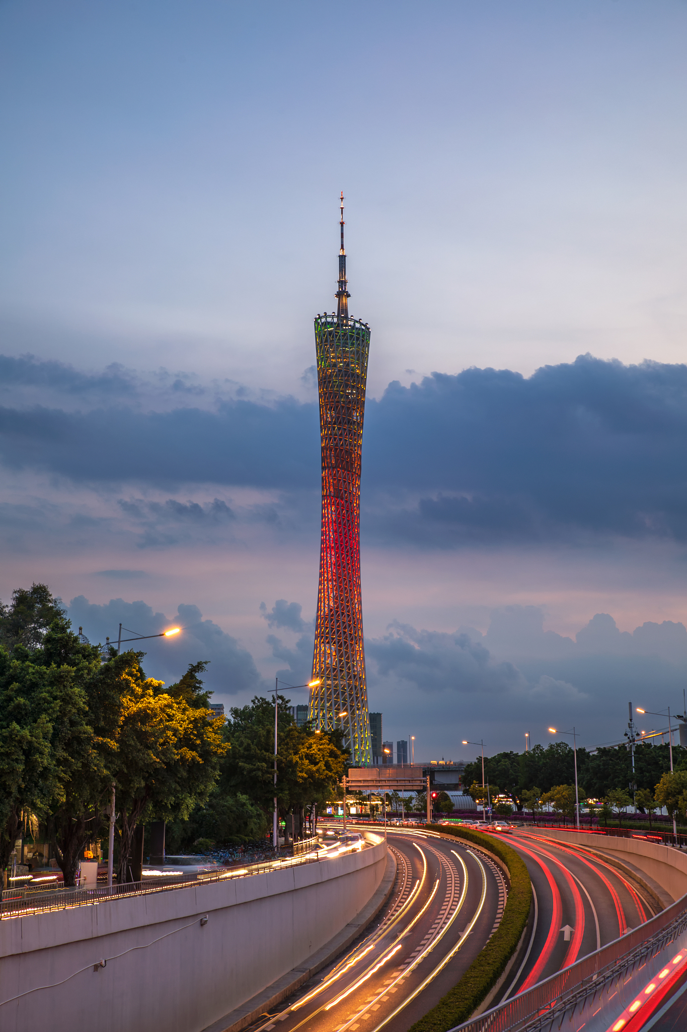 旅游目的地从国内热门旅游城市到国内小众地区的转变旅游目的地从国内城市到国内山川的转变