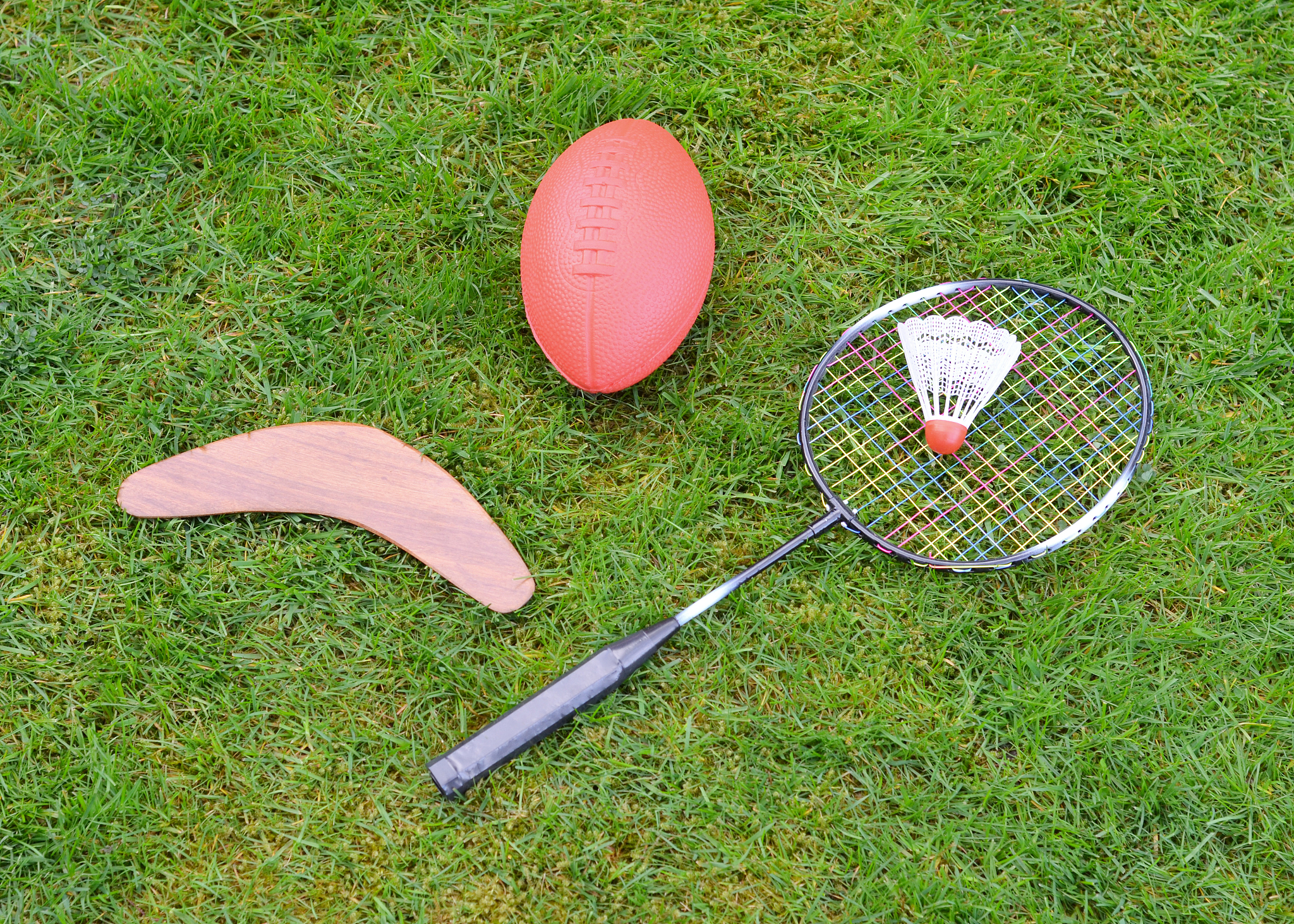 Give me 30 racket which have low launch angle