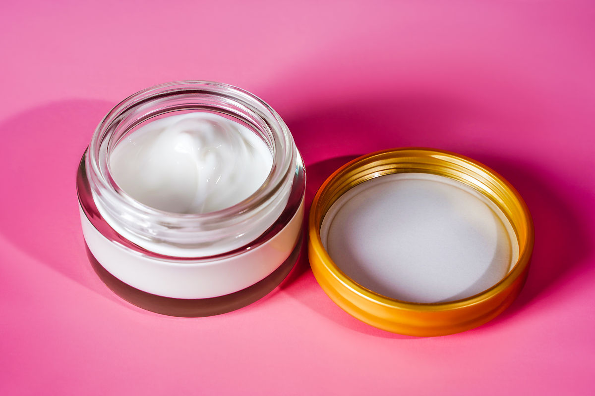 优萃佳颜亮妍晚霜：改善肤色暗黄无生气？