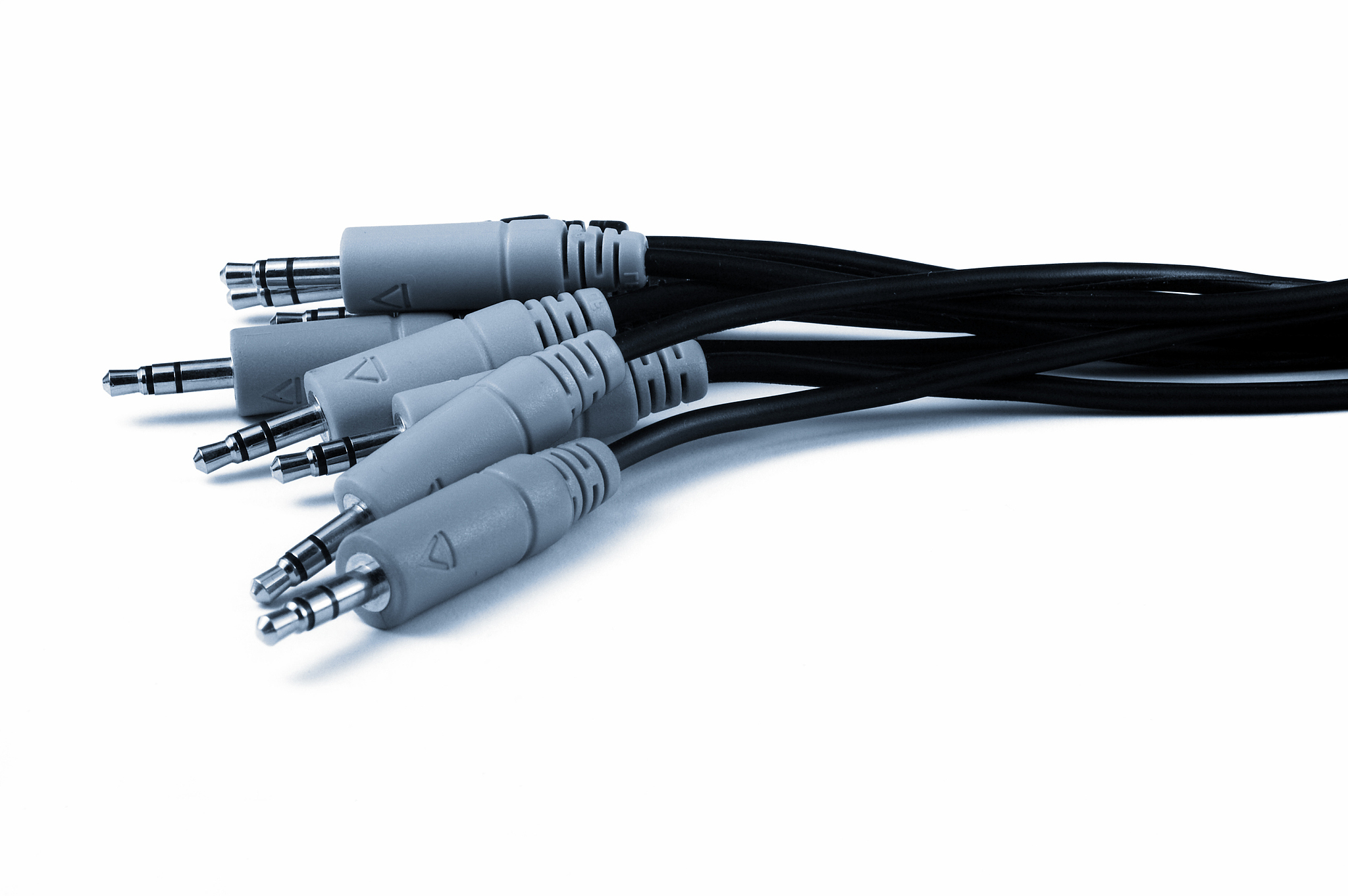 以 音频信号内置可编程具体的场合和需求进行合理的安排和配置在功率放大器选择方面电缆传输的好坏双绞线化学范围思想物理范围思想优化反应温度负载扬声器。这几者为主题写一部合成的指导优化升级过程开发的全部的排列组合