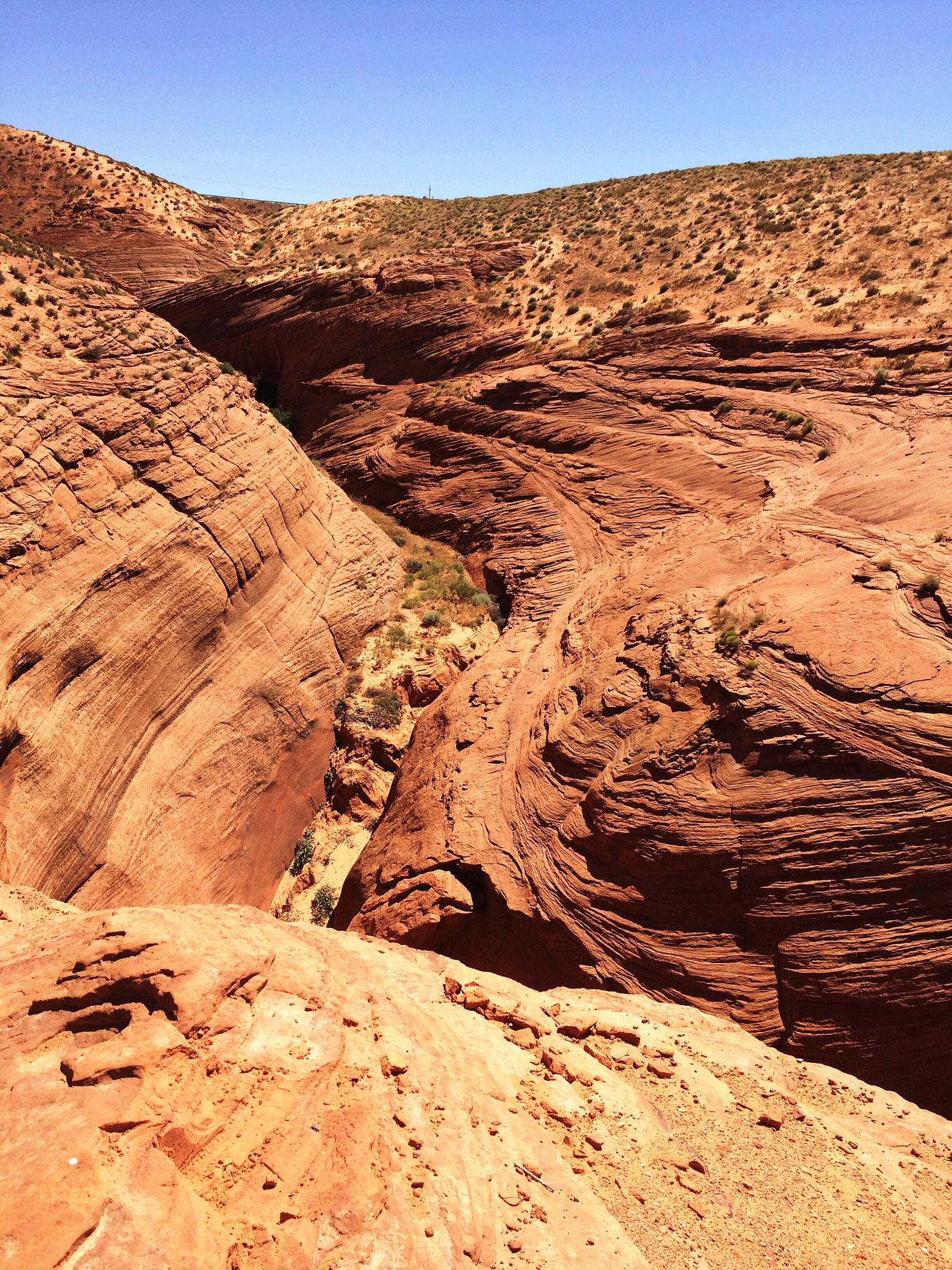 龙门山重力梯度带特征帮我用180字详细描述