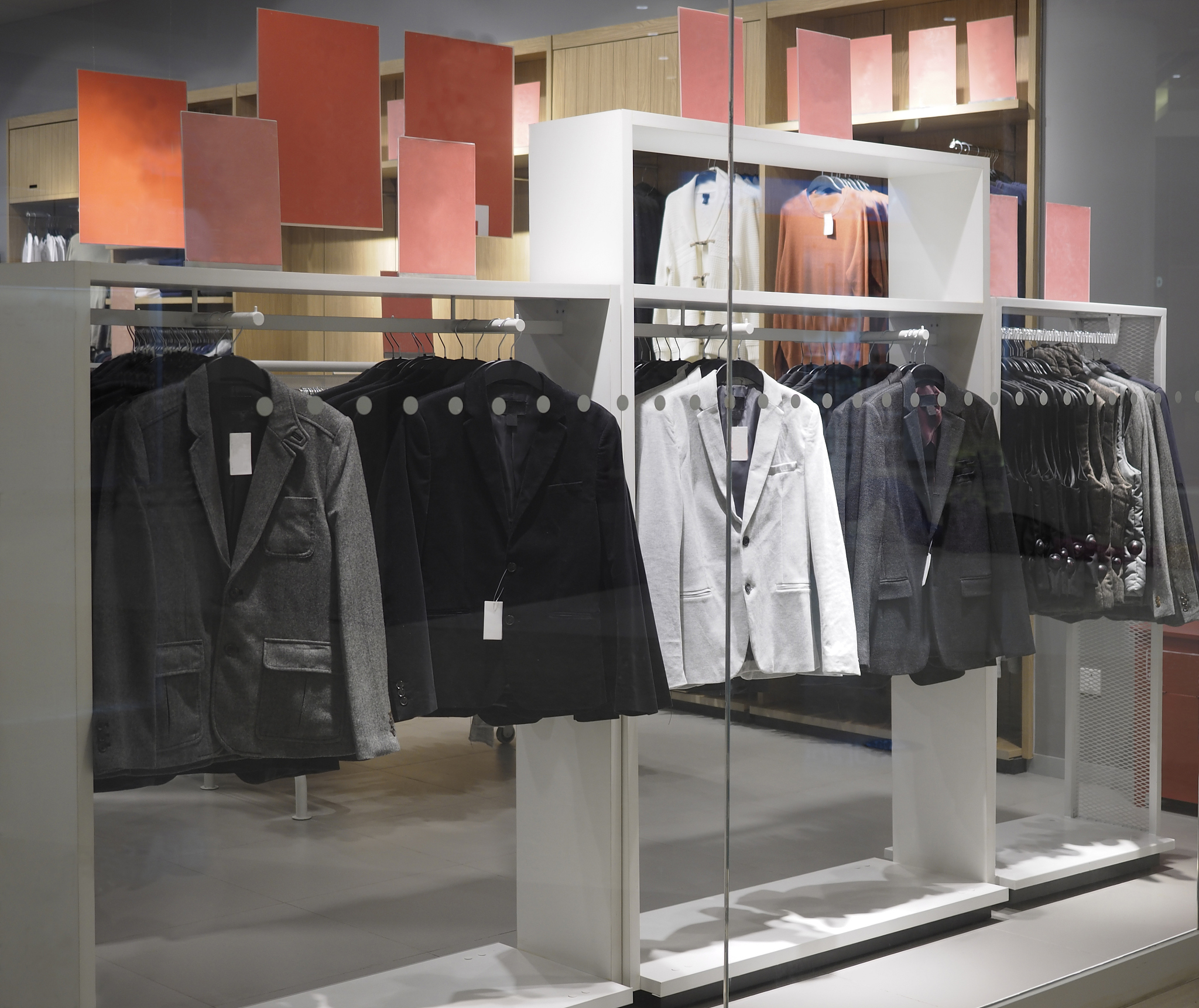 Kaiser凯撒服饰：简约时尚，舒适个性，年轻人潮流之选