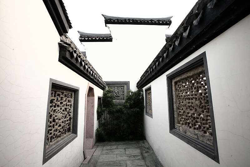 徽派建筑特点：平衡和谐、与自然环境的巧妙融合 - 探索徽派建筑之美