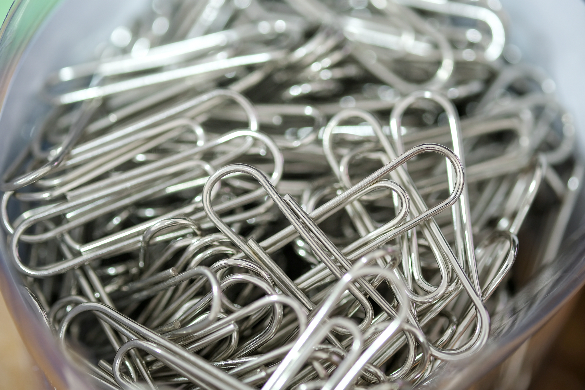 。 the wire rods were stowed in fore part of cargo hold and against the bulkhead The steel plate were stowed on tanktop in forward part and against the wire rods The H beam were stowed on top of