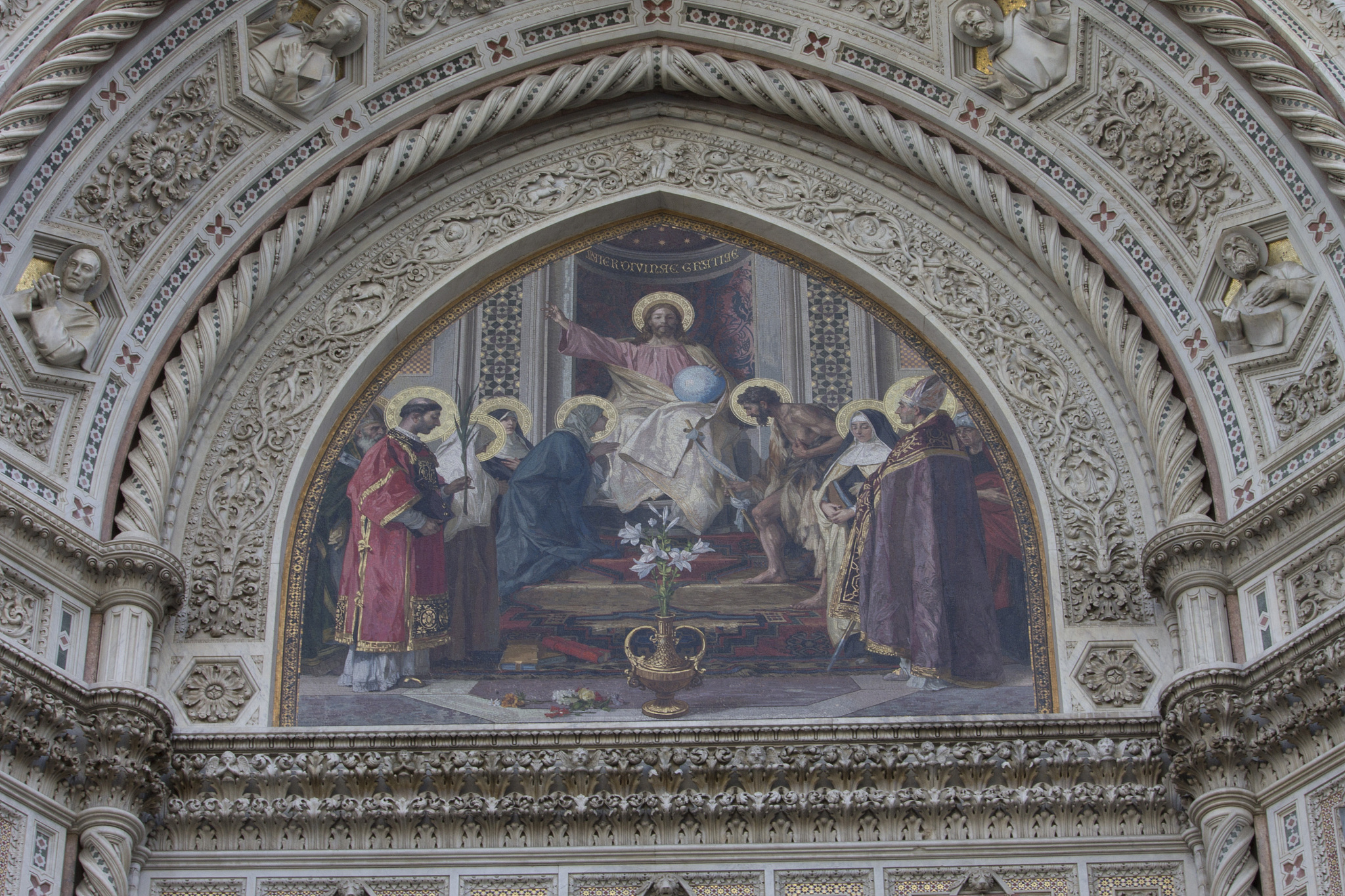 文艺复兴建筑的最著名代表作是：A圣索菲亚教堂B兰斯大教堂C科隆大教堂D圣彼得大教堂