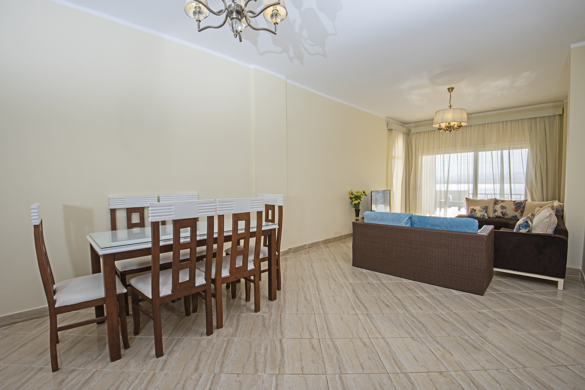 装修视频脚本：从空屋到温馨家