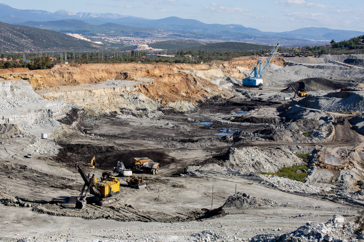 Vrising 铁矿：中国最大的露天铁矿之一