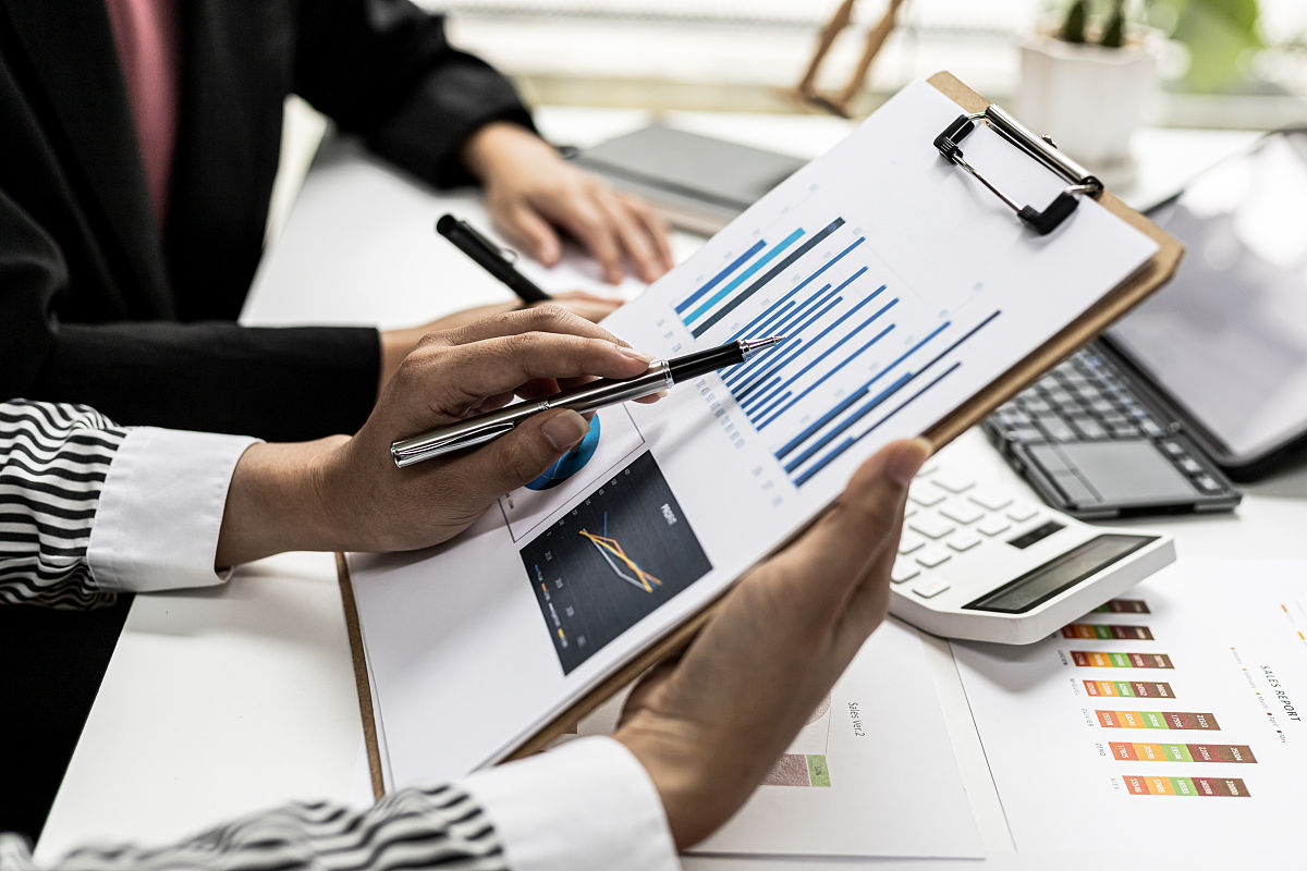 我是会计专业的学生在一家公司实习岗位是会计助理。请500字的实习成果