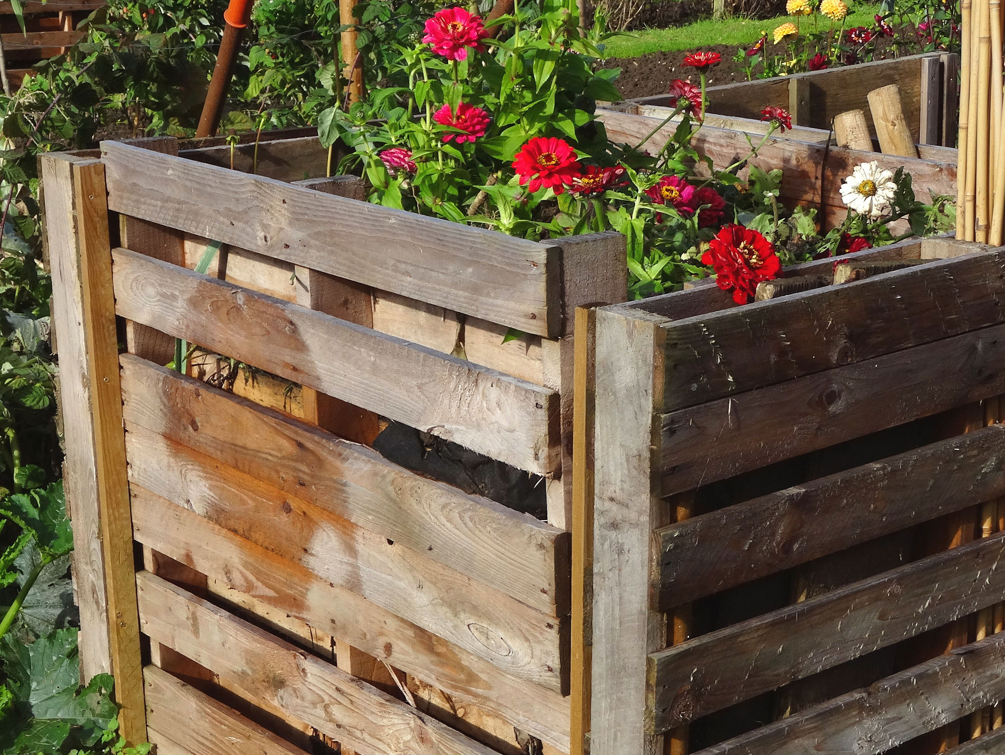 我公司主营木制品 金属制品花箱 木栅栏围栏 园艺制品在社会责任和市场策划营销生产的规划和目标内容