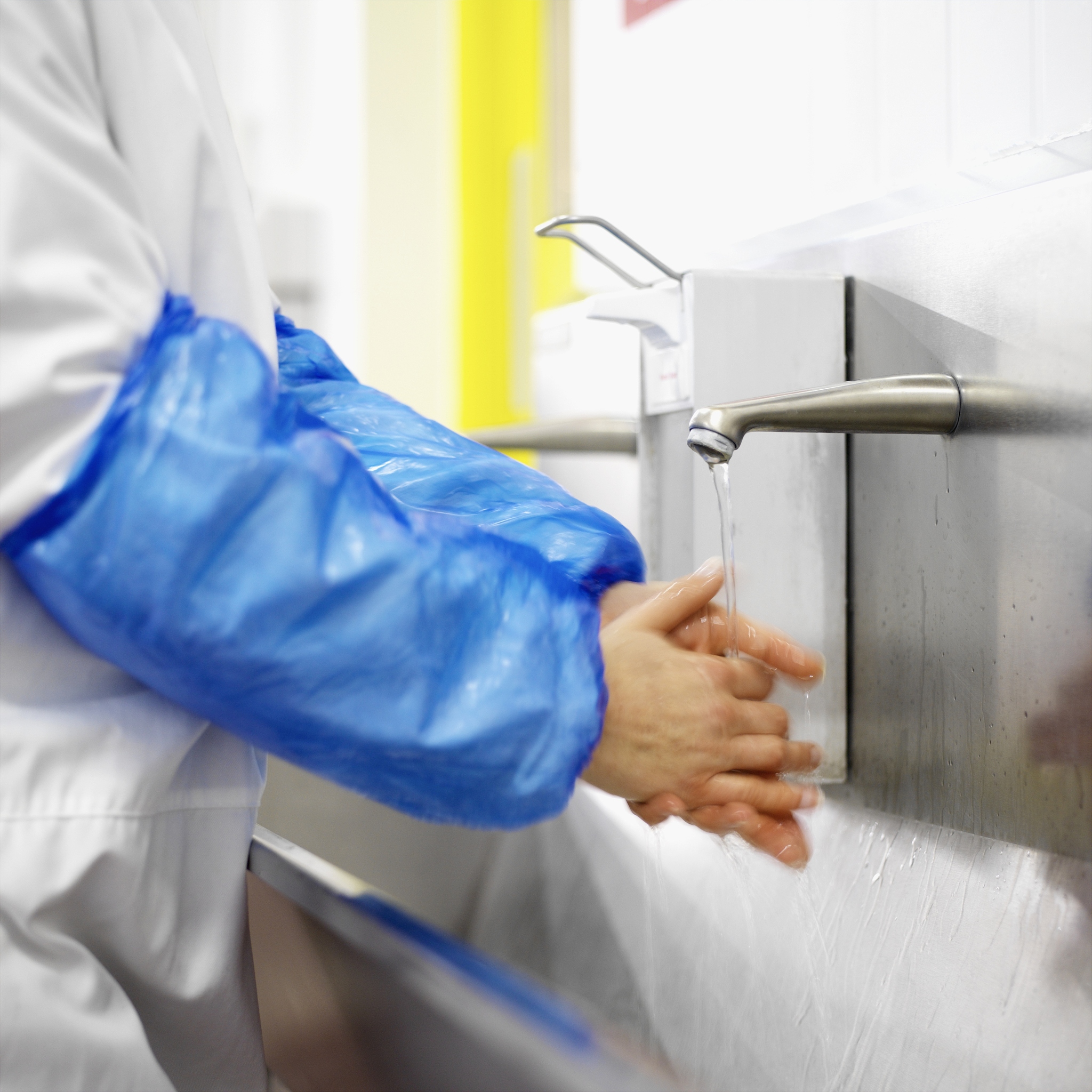 新开美容店：个性化装修，员工自由选择工作服，美无法被定义