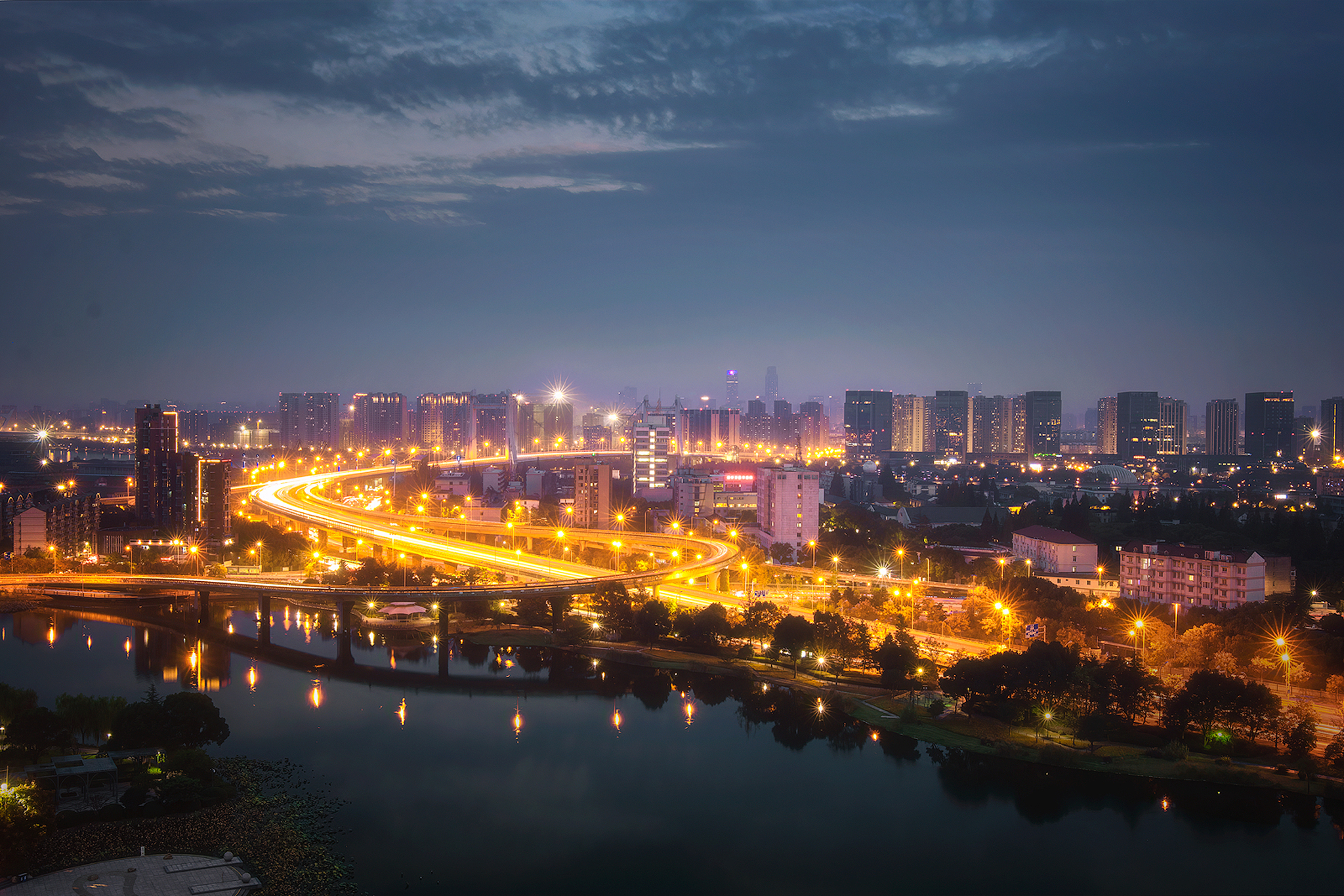 夜色庆丰