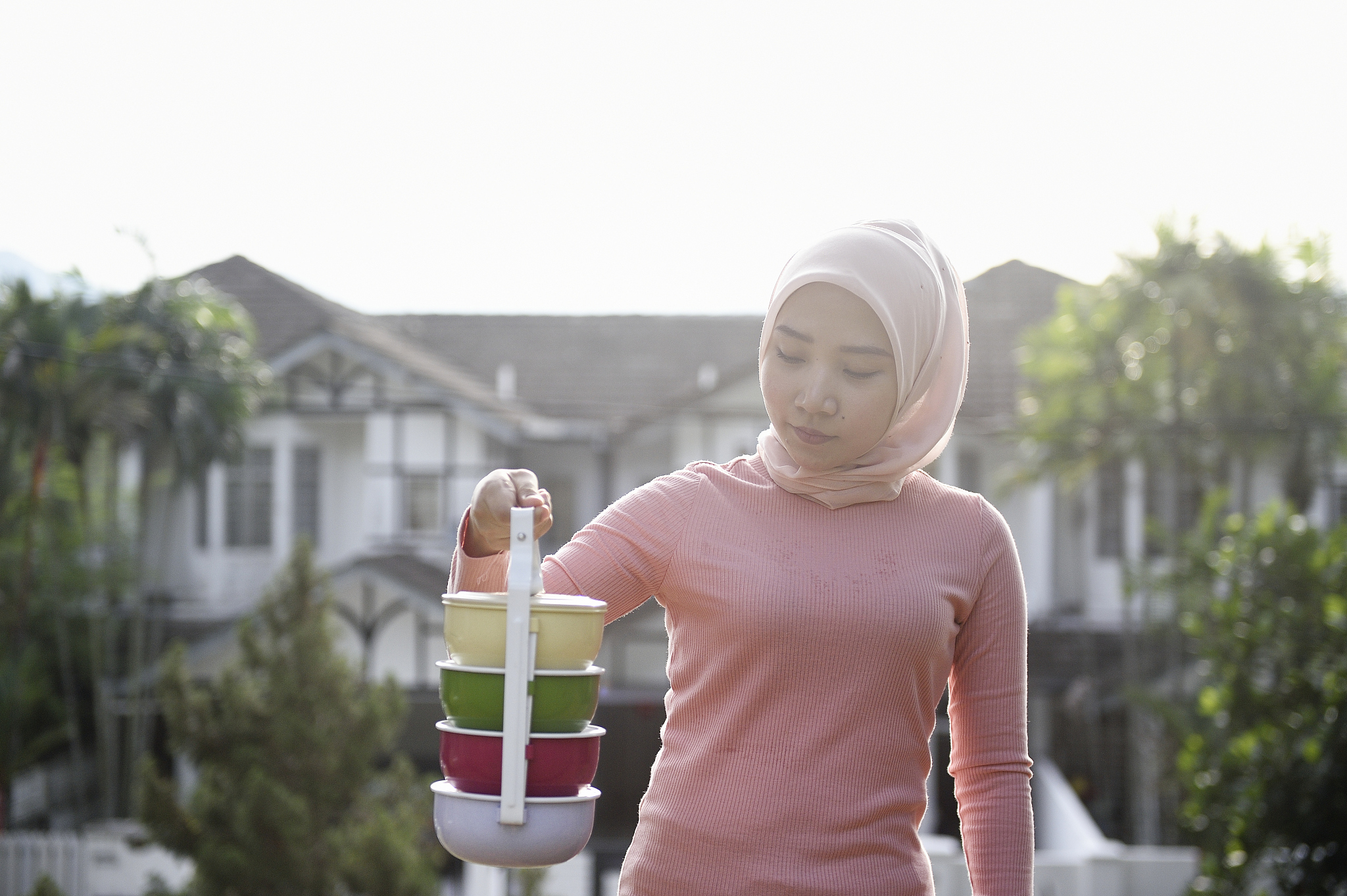 malay woman carrying a tingkat