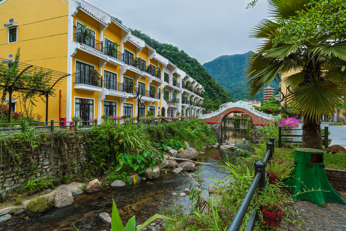 酒店助力乡村发展路径探讨 - 以云南大围山锦江度假酒店为例