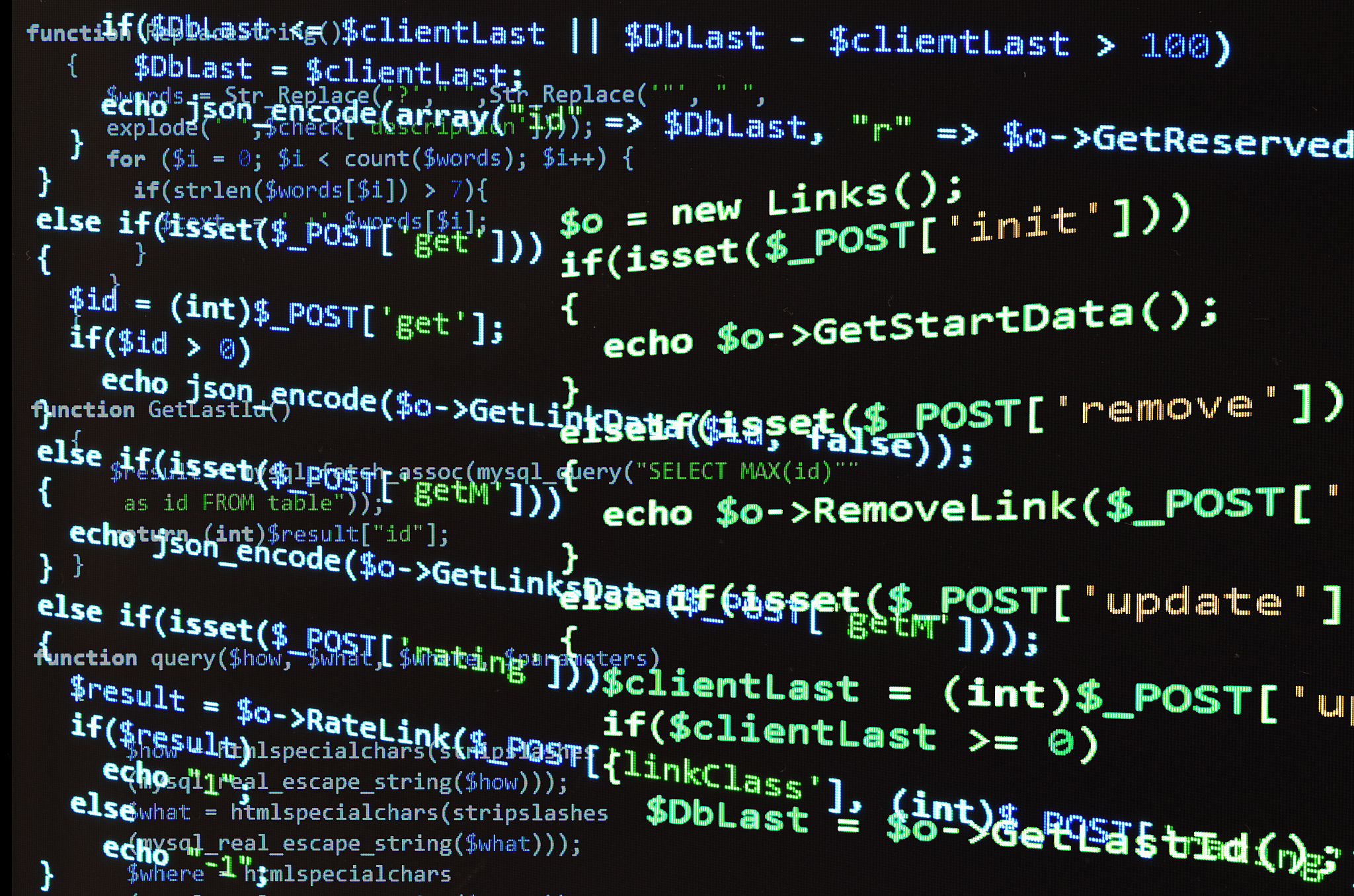 你所给出的答案不是完整的因为0到100000内如92727、93084这两个数字也水仙花数请重新完善并用Java语言实现
